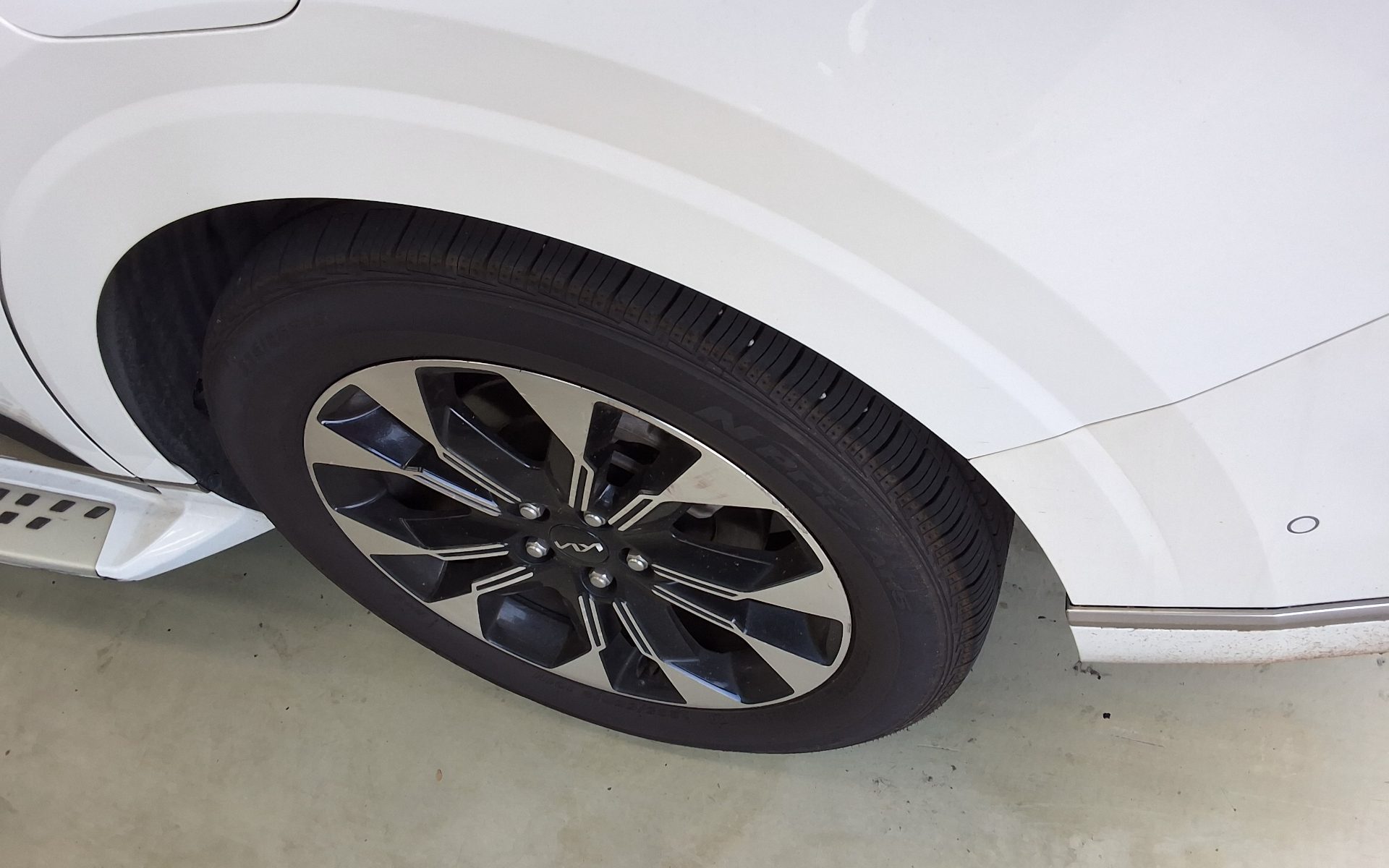 KIA NEW CARNIVAL (KA4) HI-LIMOUSINE 7-SEATER GASOLINE SIGNATURE 2023 - zdjęcie 26