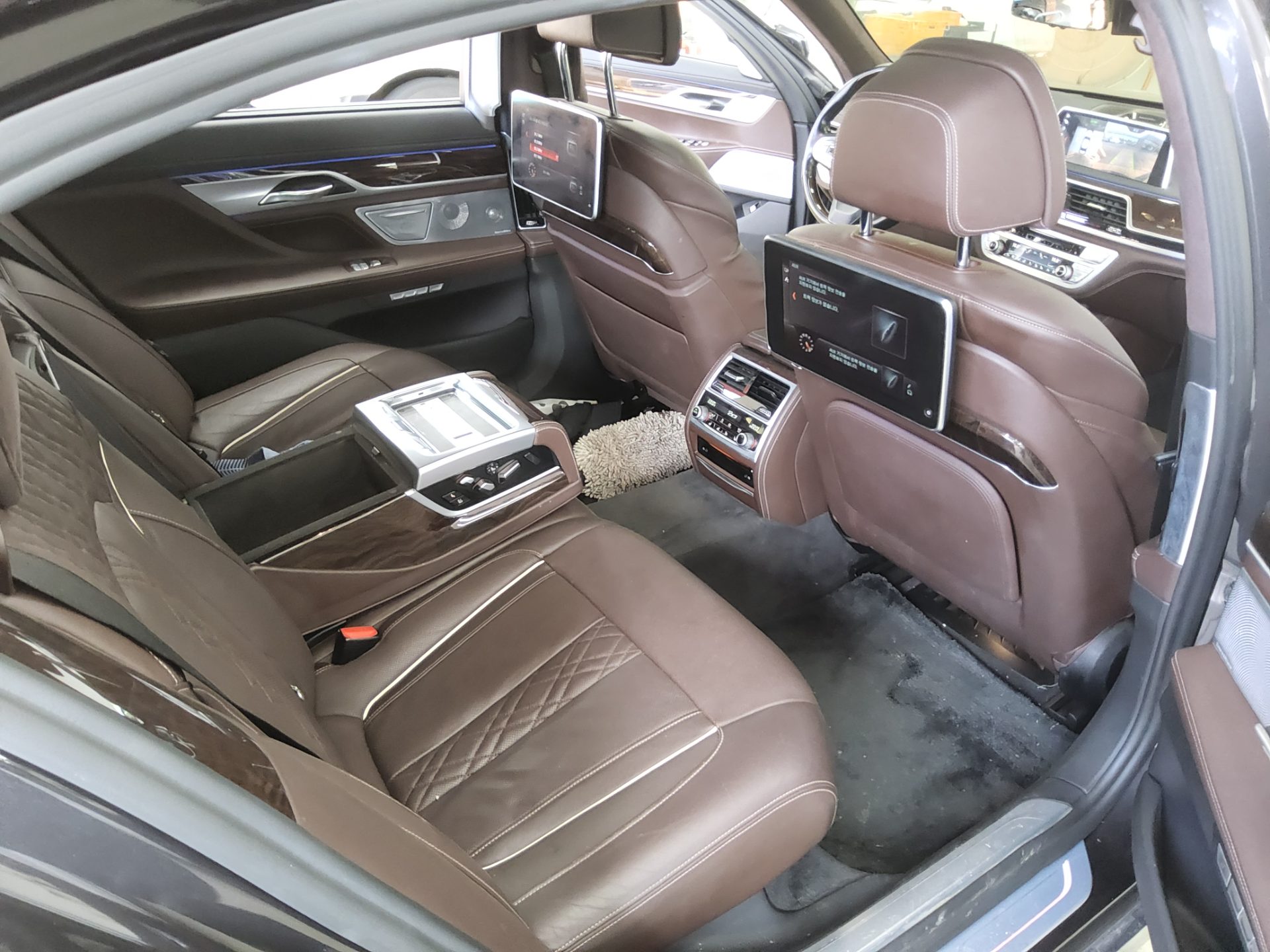 BMW 7 SERIES (6TH GEN) 750Li xDRIVE 2017 - zdjęcie 13
