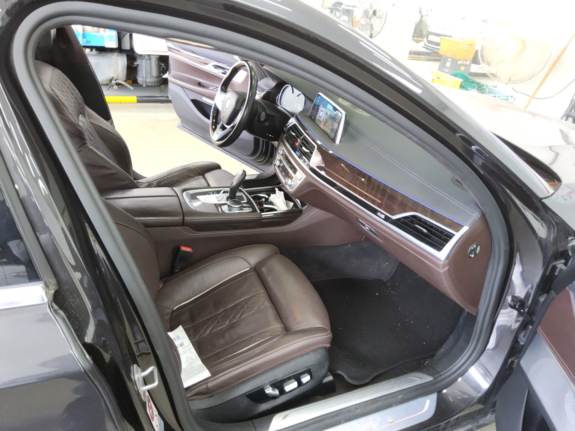 BMW 7 SERIES (6TH GEN) 750Li xDRIVE 2017 - zdjęcie 14