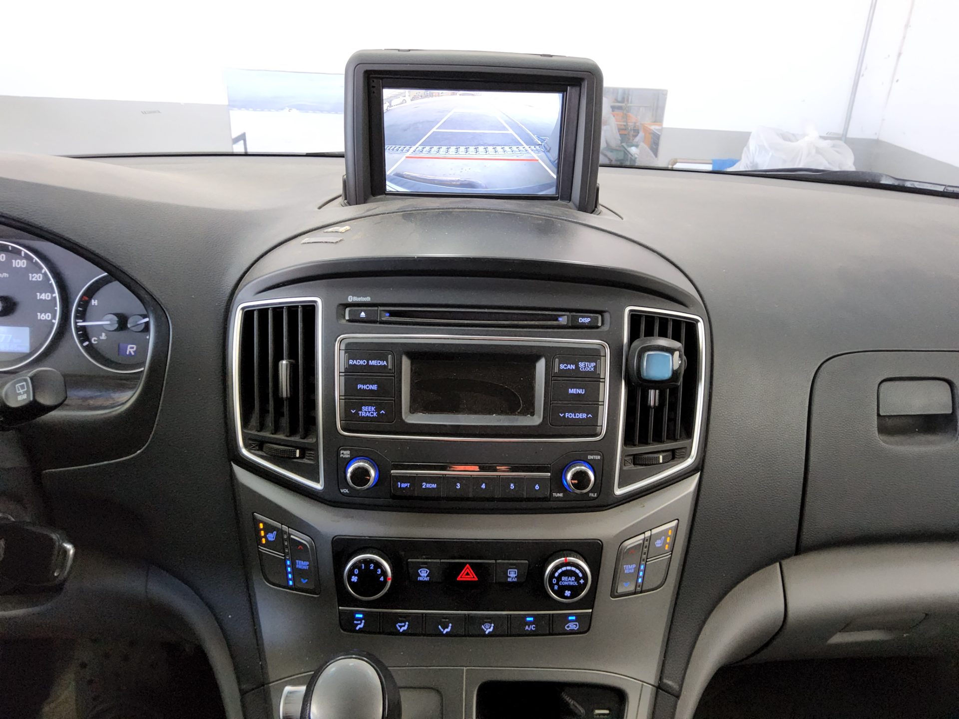 HYUNDAI GRAND STAREX 11-SEATER DIESEL MODERN 2018 - zdjęcie 18