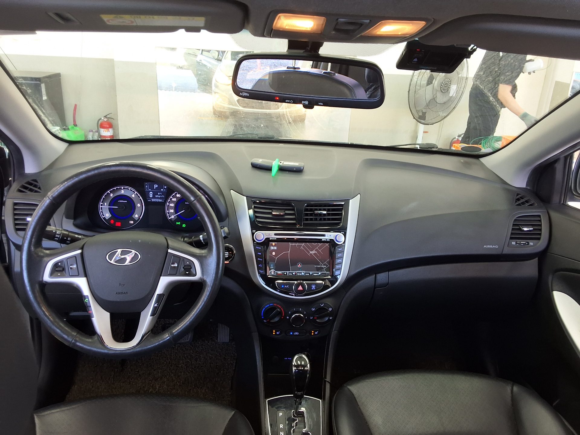 HYUNDAI NEW ACCENT 1.6 VGT PREMIER 2012 - zdjęcie 11