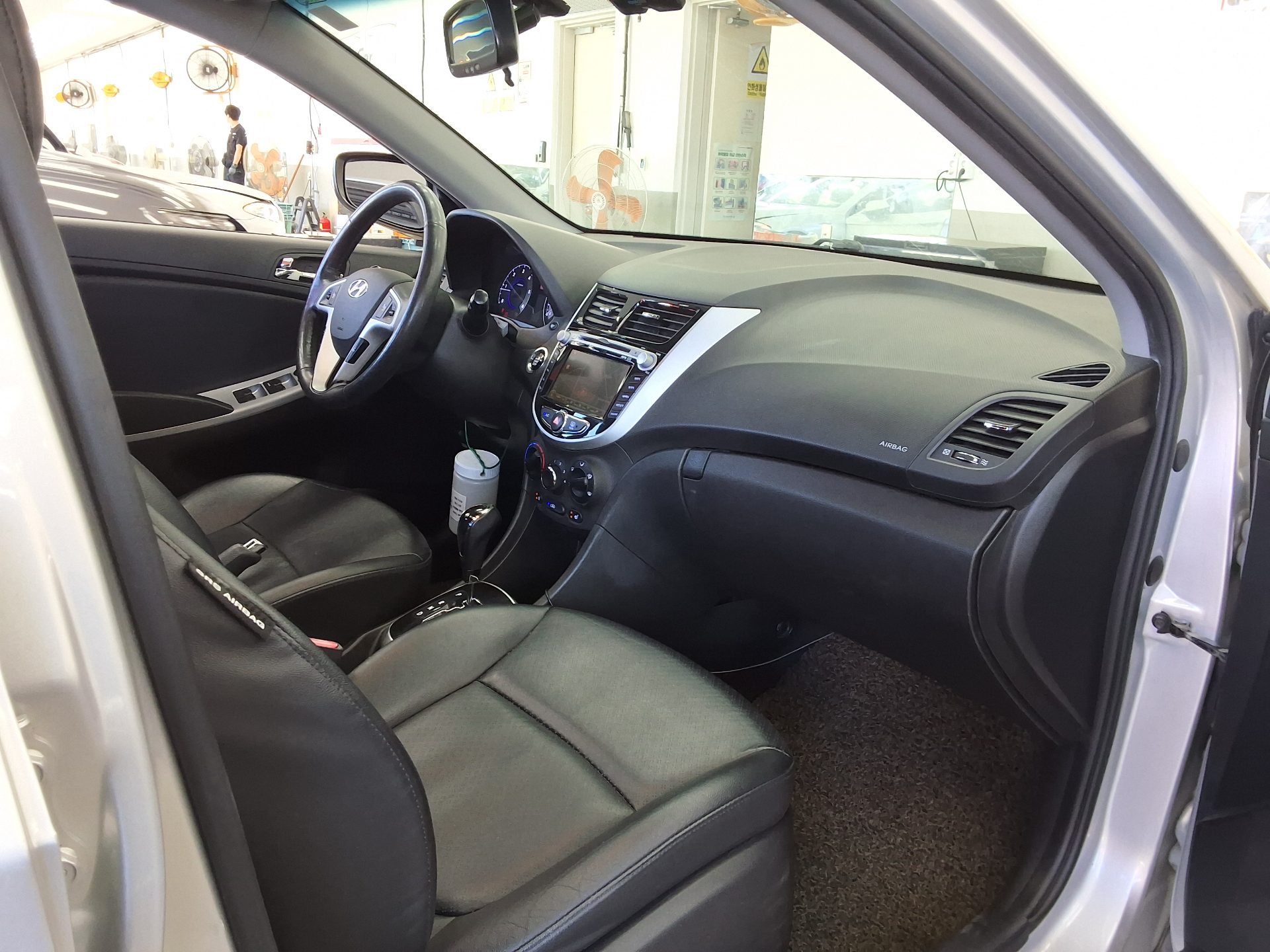 HYUNDAI NEW ACCENT 1.6 VGT PREMIER 2012 - zdjęcie 14