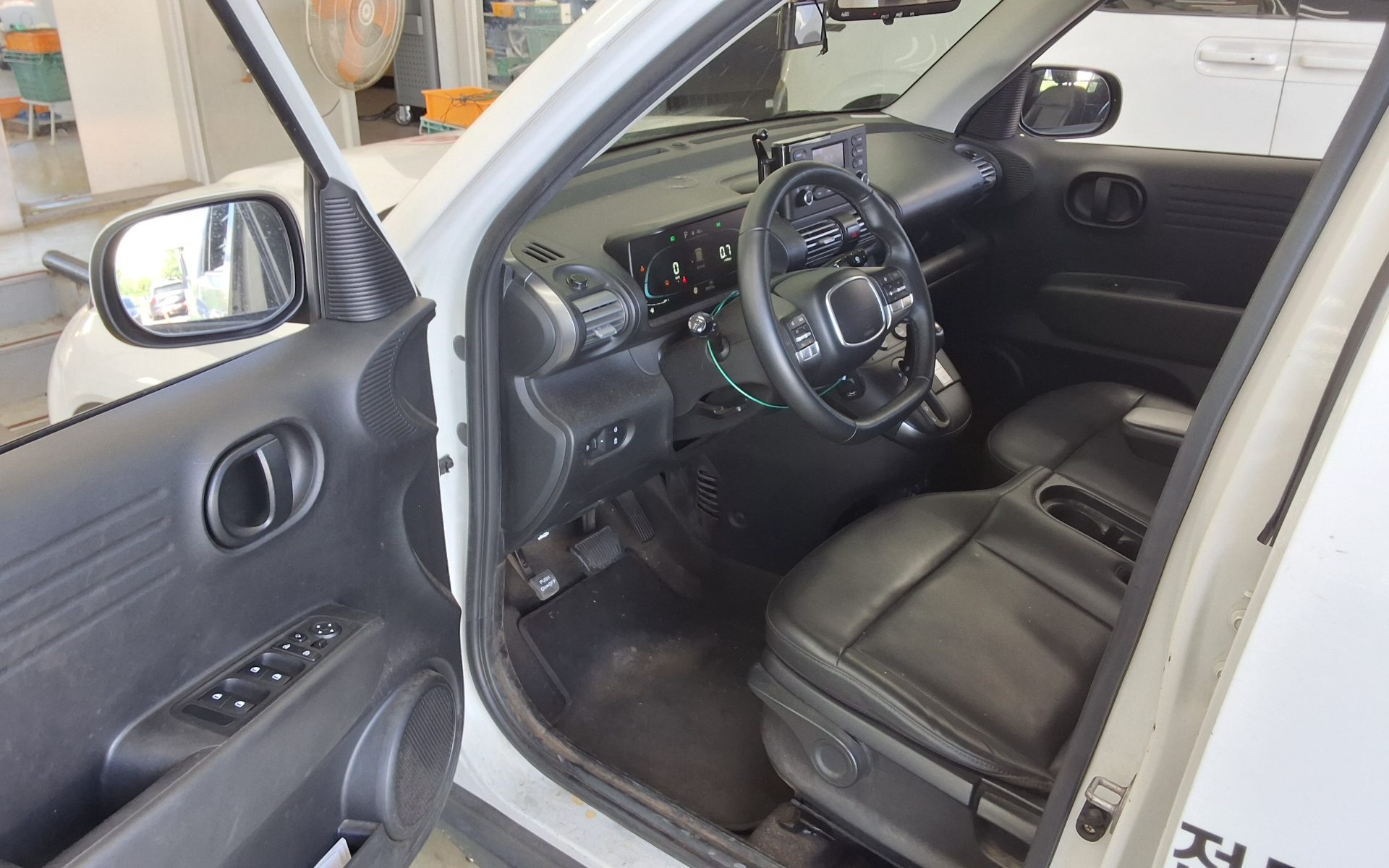 HYUNDAI CASPER GASOLINE 1.0 VAN SMART 2023 - zdjęcie 10