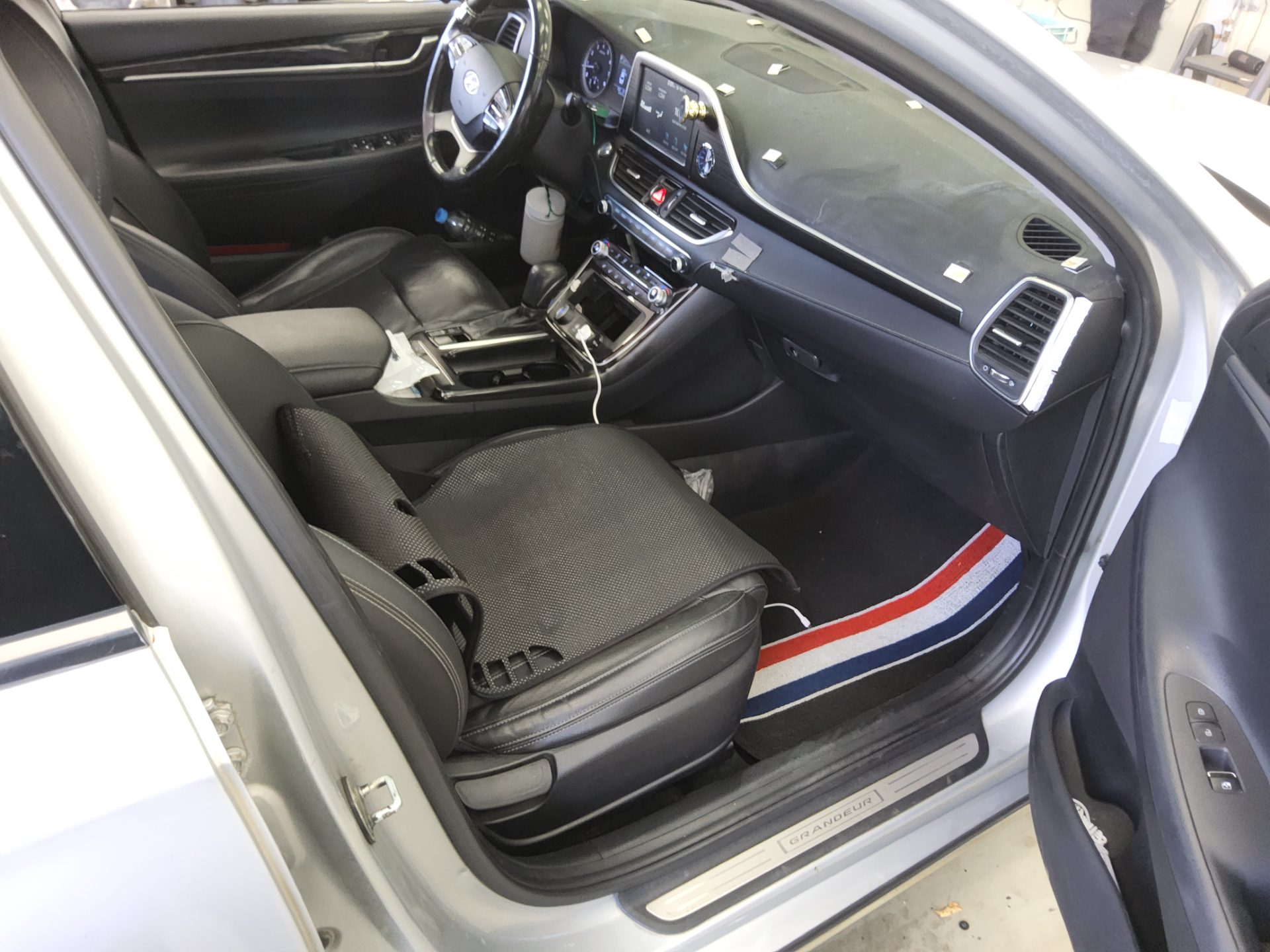 HYUNDAI GRANDEUR IG 3.0 LPi TAXI DELUXE TYPE 2019 - zdjęcie 14