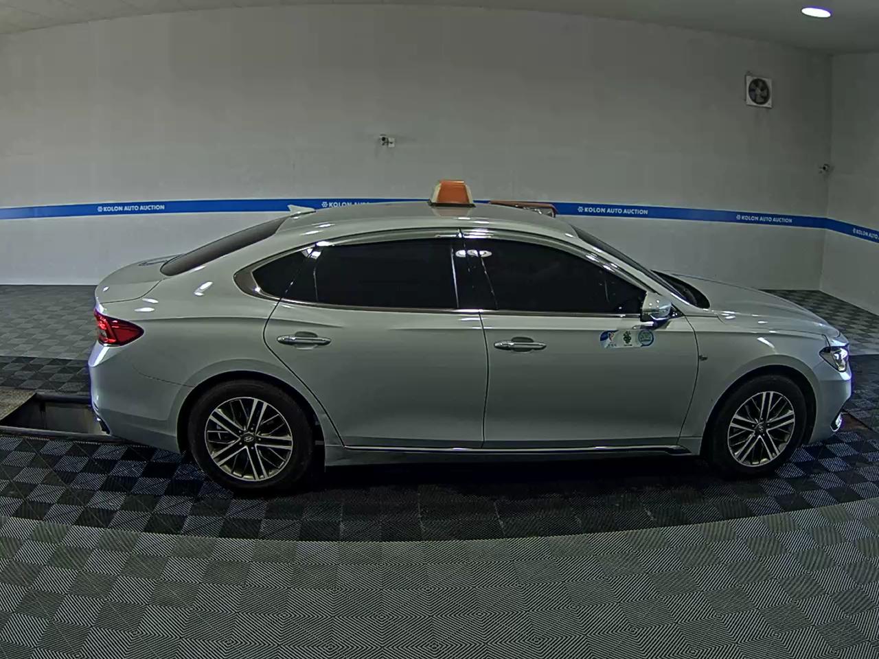 HYUNDAI GRANDEUR IG 3.0 LPi TAXI DELUXE TYPE 2019 - zdjęcie 4