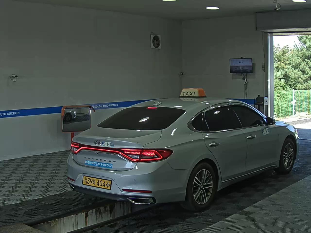HYUNDAI GRANDEUR IG 3.0 LPi TAXI DELUXE TYPE 2019 - zdjęcie 5