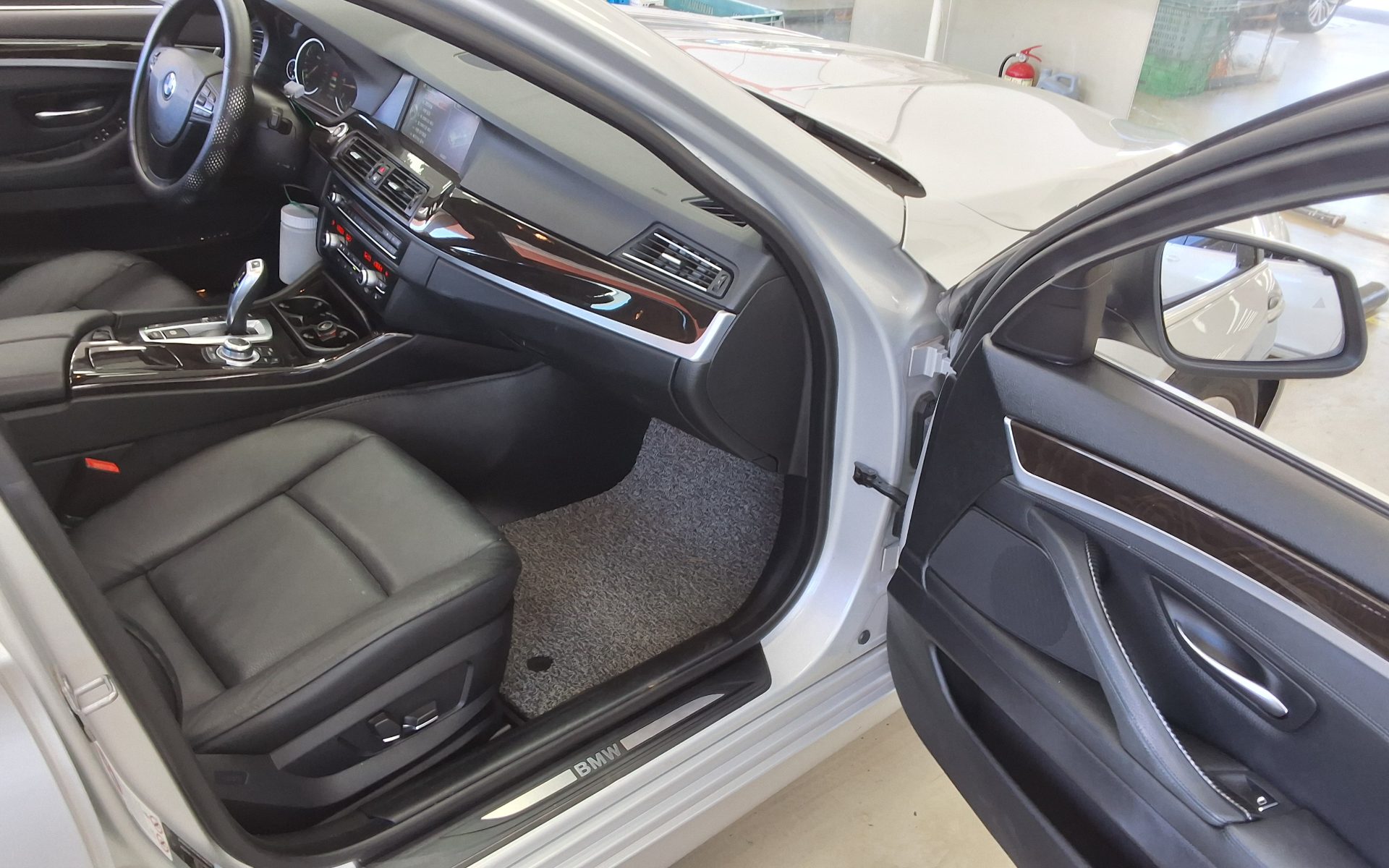 BMW 5 SERIES (6TH GEN) 520d 2013 - zdjęcie 14