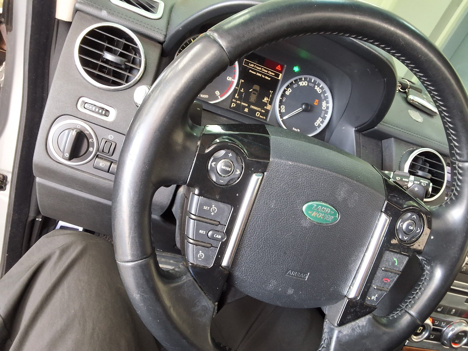 LAND ROVER DISCOVERY 4 3.0 SDV6 SE 2012 - zdjęcie 23