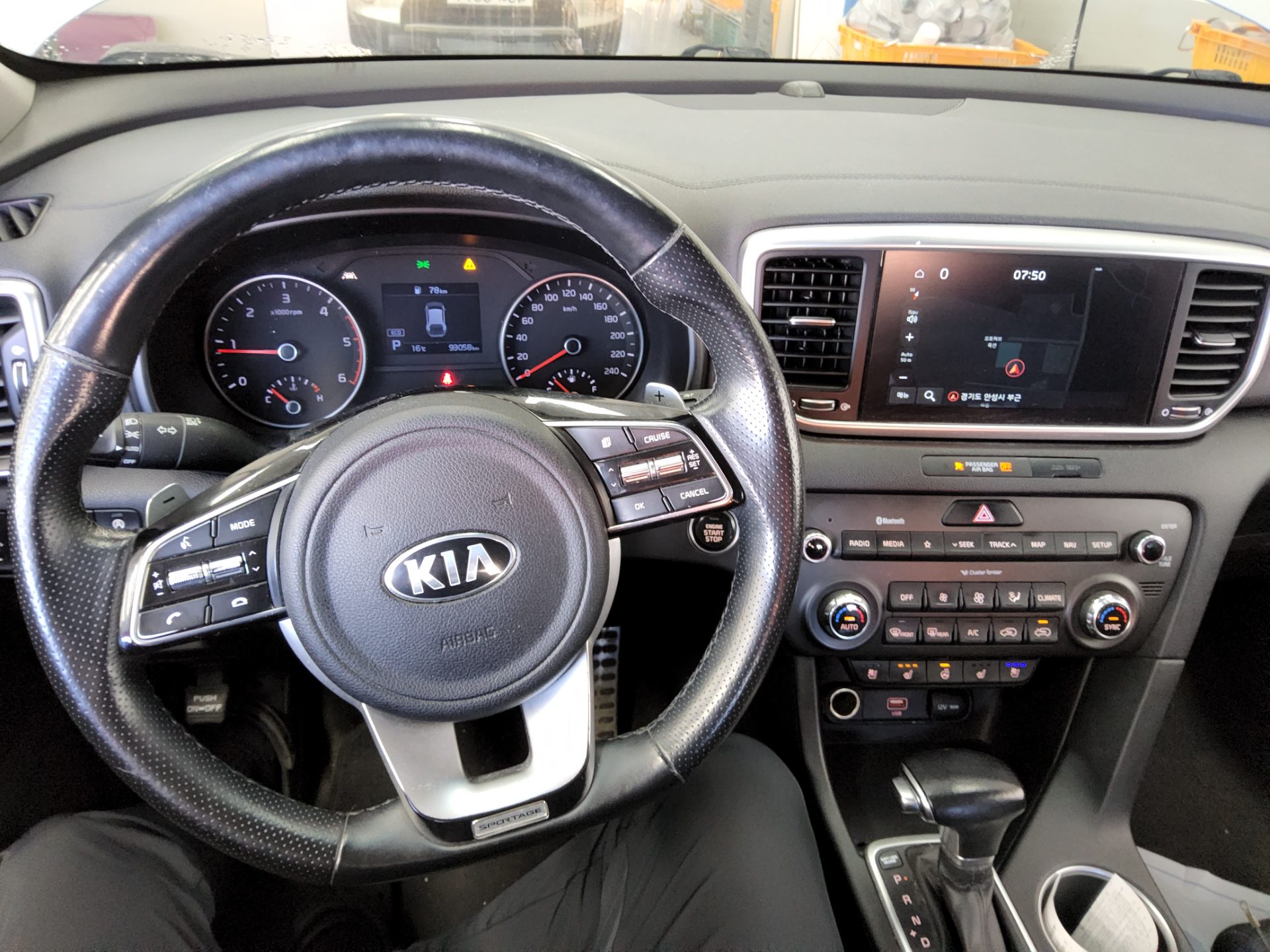 KIA SPORTAGE THE BOLD R2.0 DIESEL 2WD PRESTIGE 2019 - zdjęcie 17