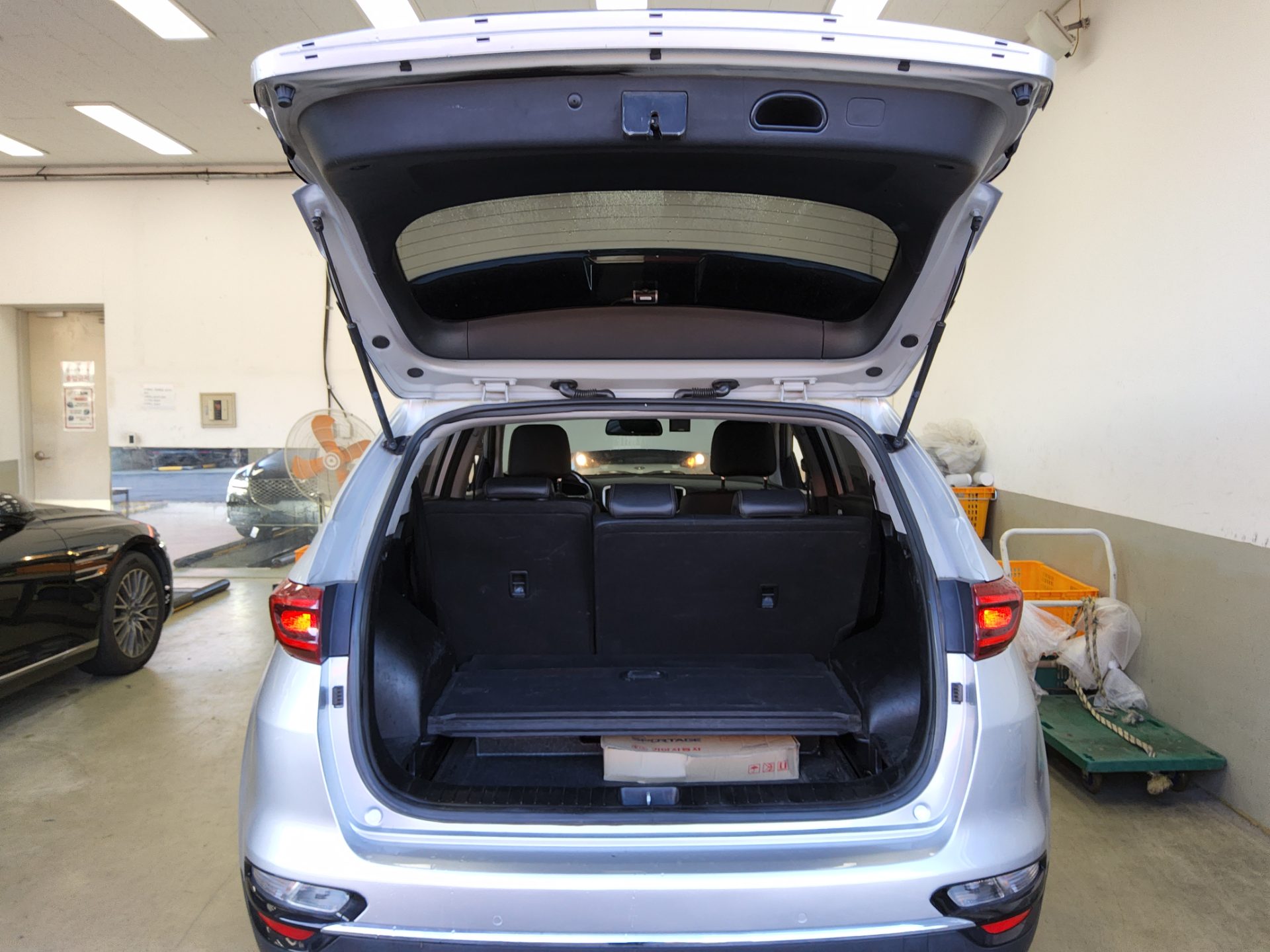 KIA SPORTAGE THE BOLD R2.0 DIESEL 2WD PRESTIGE 2019 - zdjęcie 15
