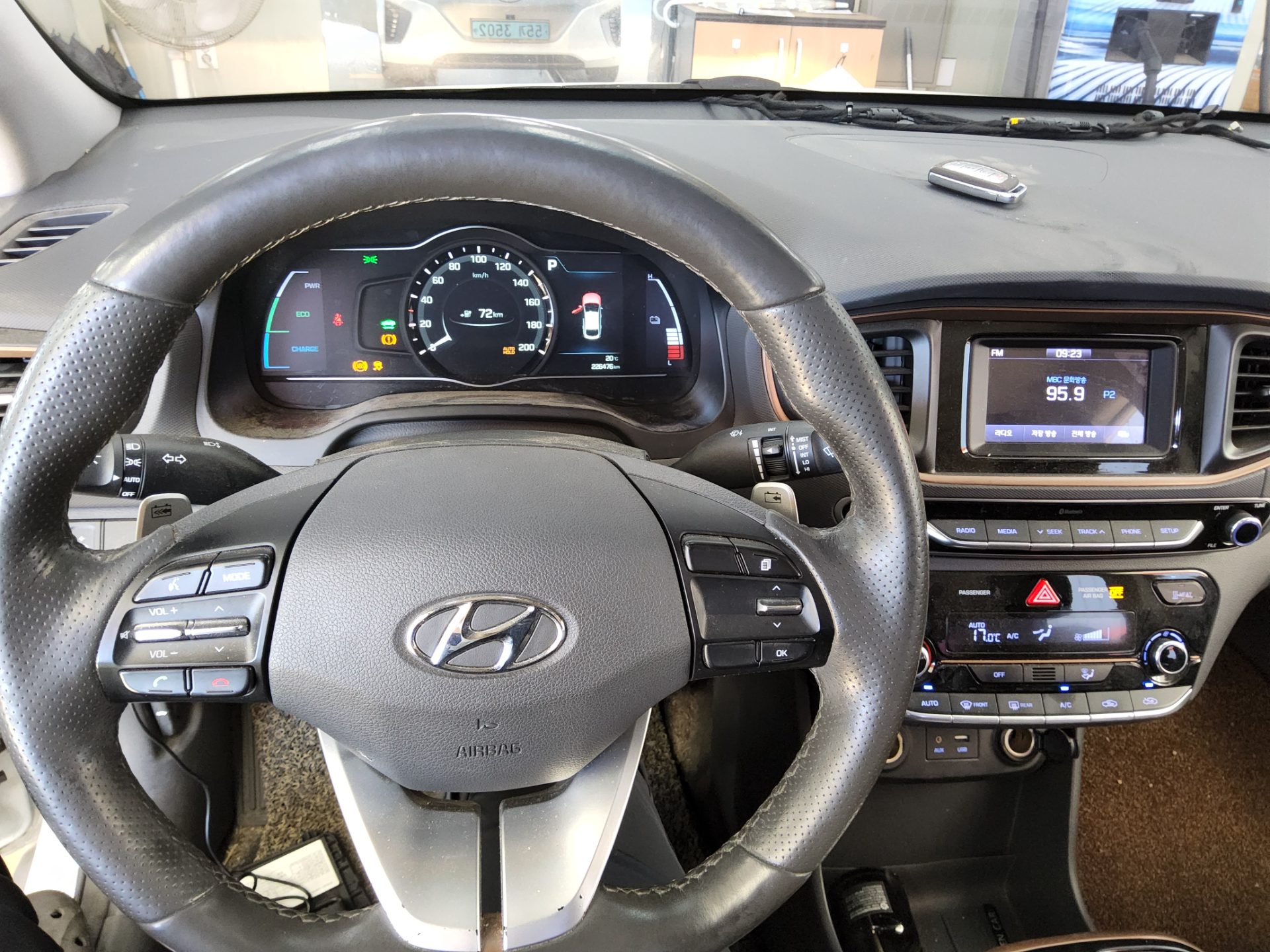 HYUNDAI IONIQ ELECTRIC I 2018 - zdjęcie 17