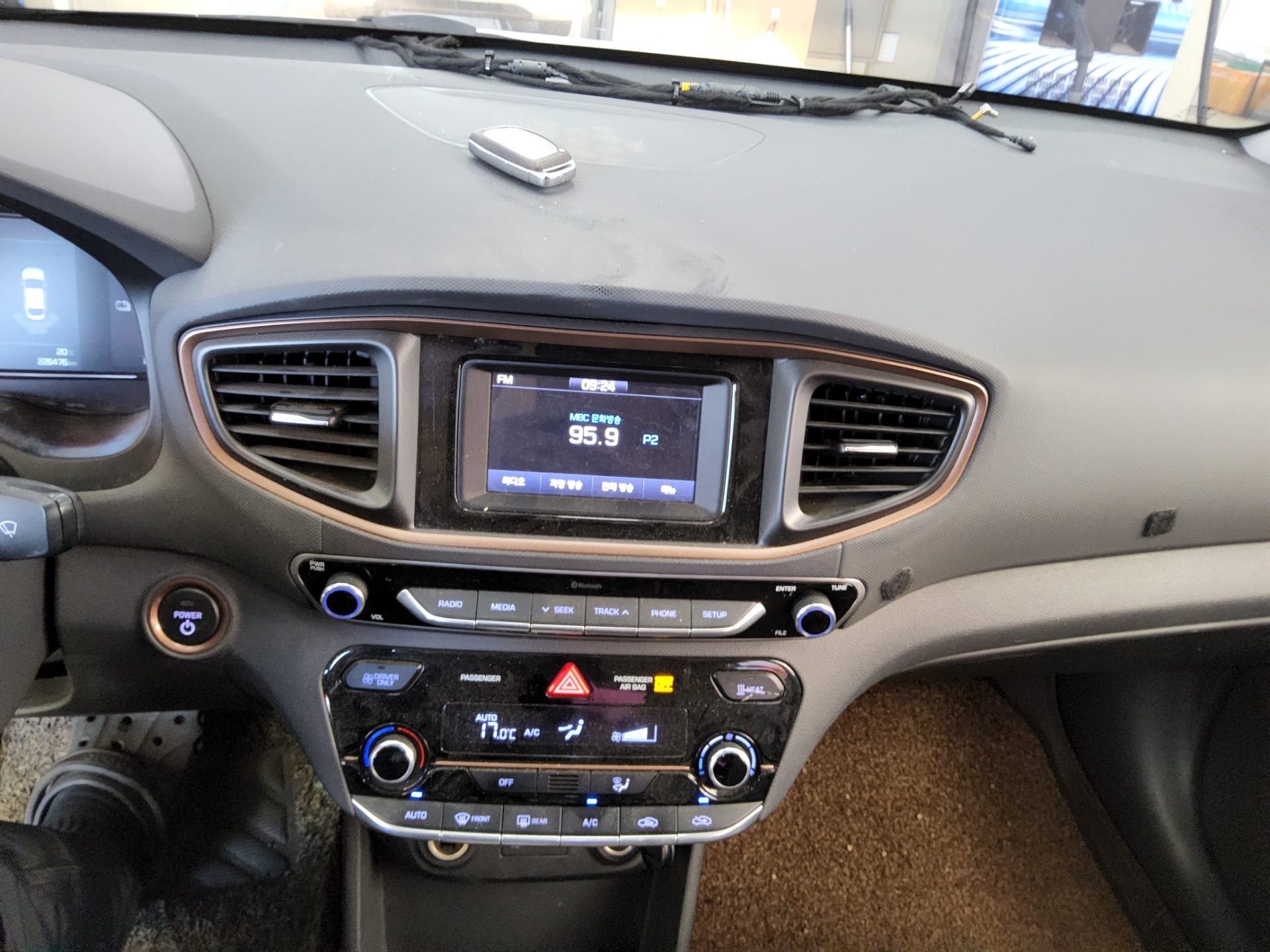 HYUNDAI IONIQ ELECTRIC I 2018 - zdjęcie 18