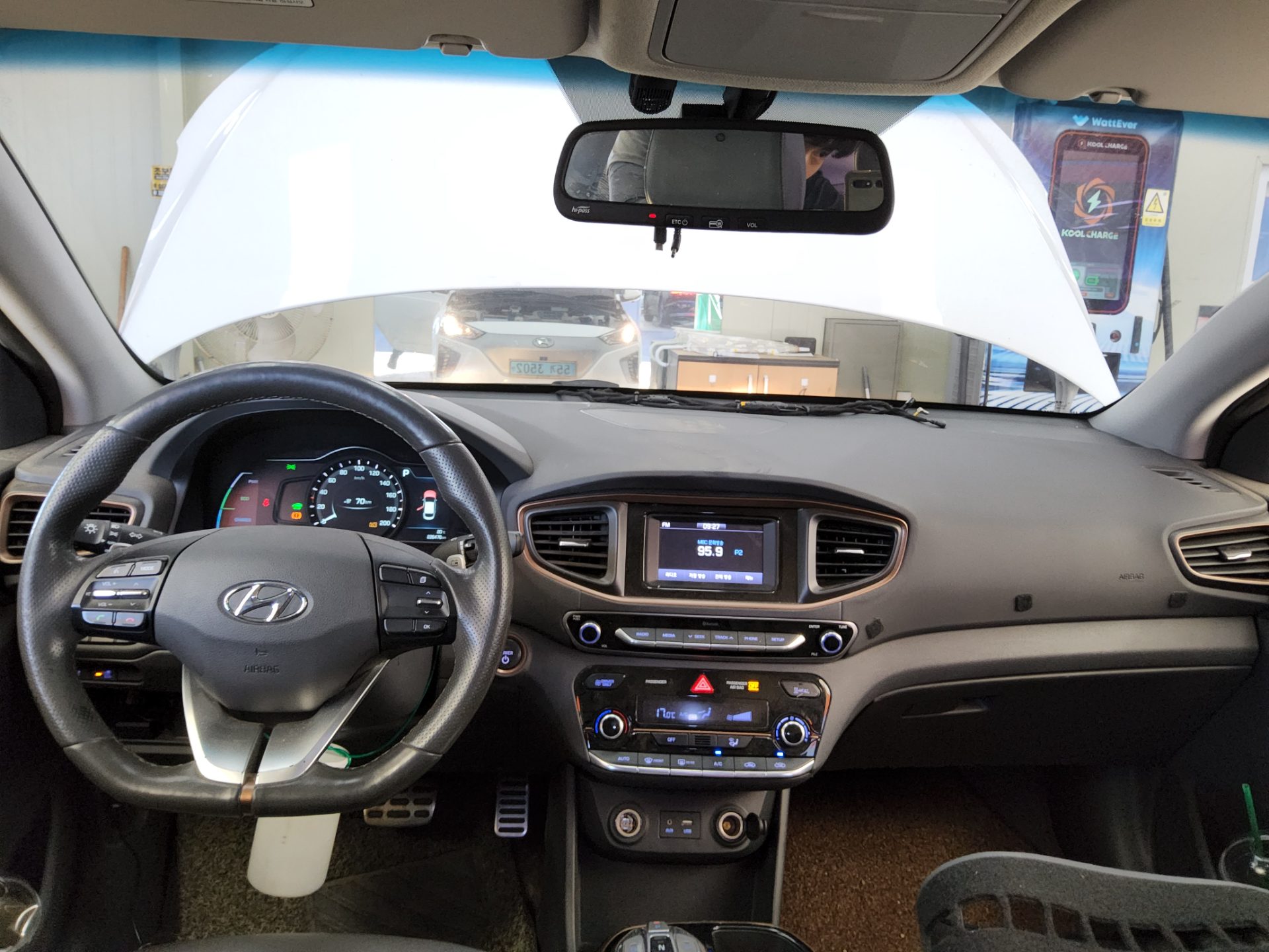 HYUNDAI IONIQ ELECTRIC I 2018 - zdjęcie 11