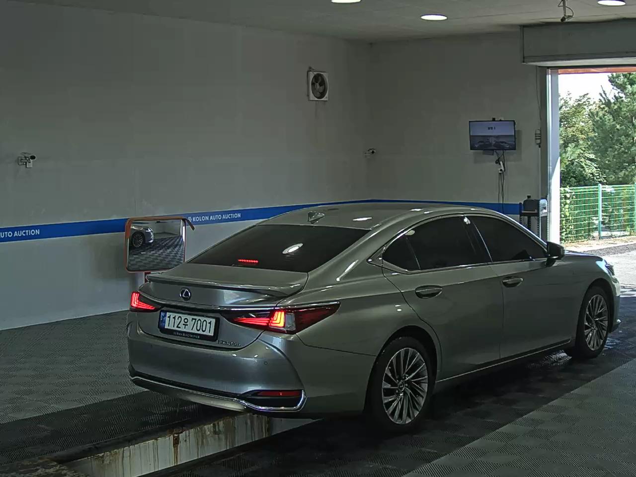 LEXUS ES (7TH GEN) 300h SUPREME 2025 - zdjęcie 5