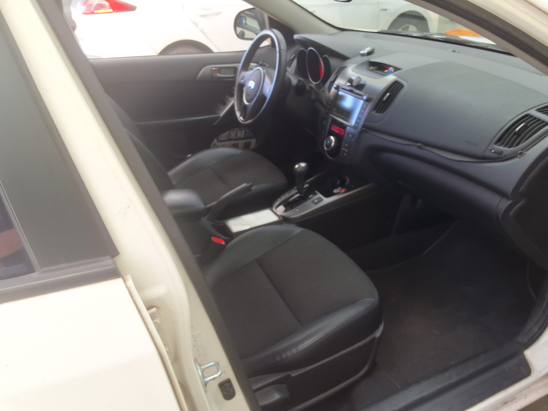 KIA FORTE 1.6 CVVT PREMIUM Si BLACK 2010 - zdjęcie 15