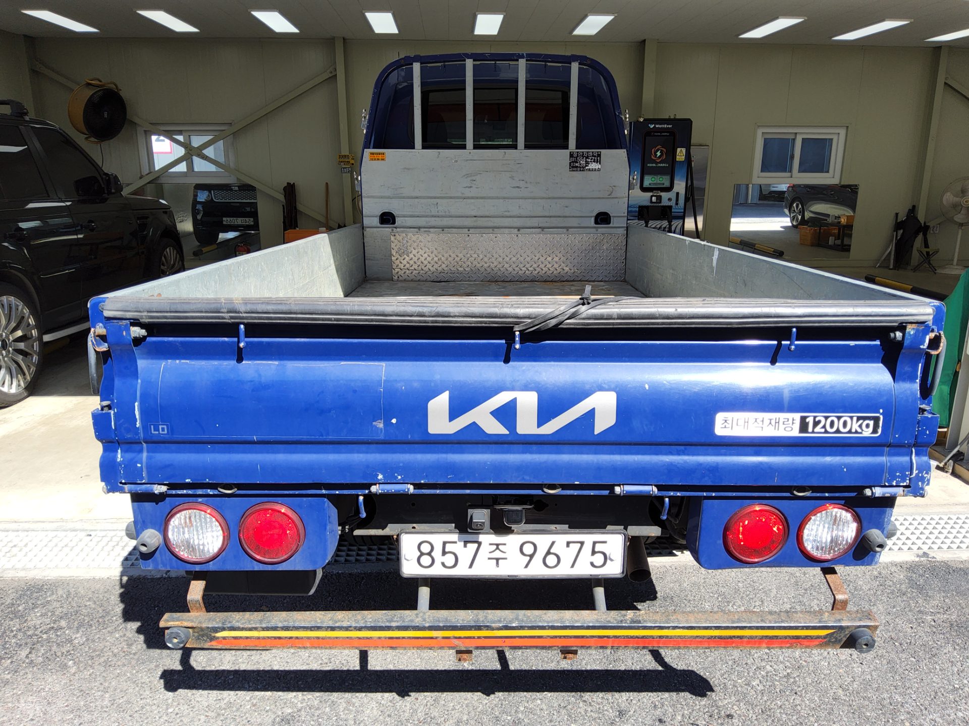 KIA THE NEW BONGO III CARGO 1.2 TON KING CAB EXTRA LONG WHEELBASE GL 2023 - zdjęcie 13