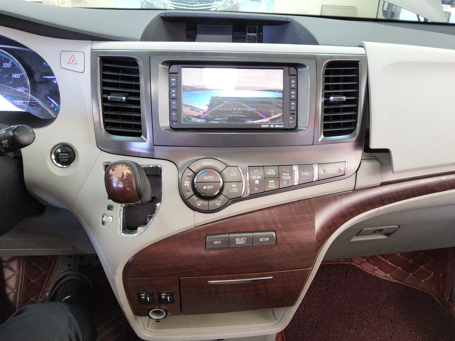 TOYOTA SIENNA (3RD GEN) 3.5 AWD 2014 - zdjęcie 18