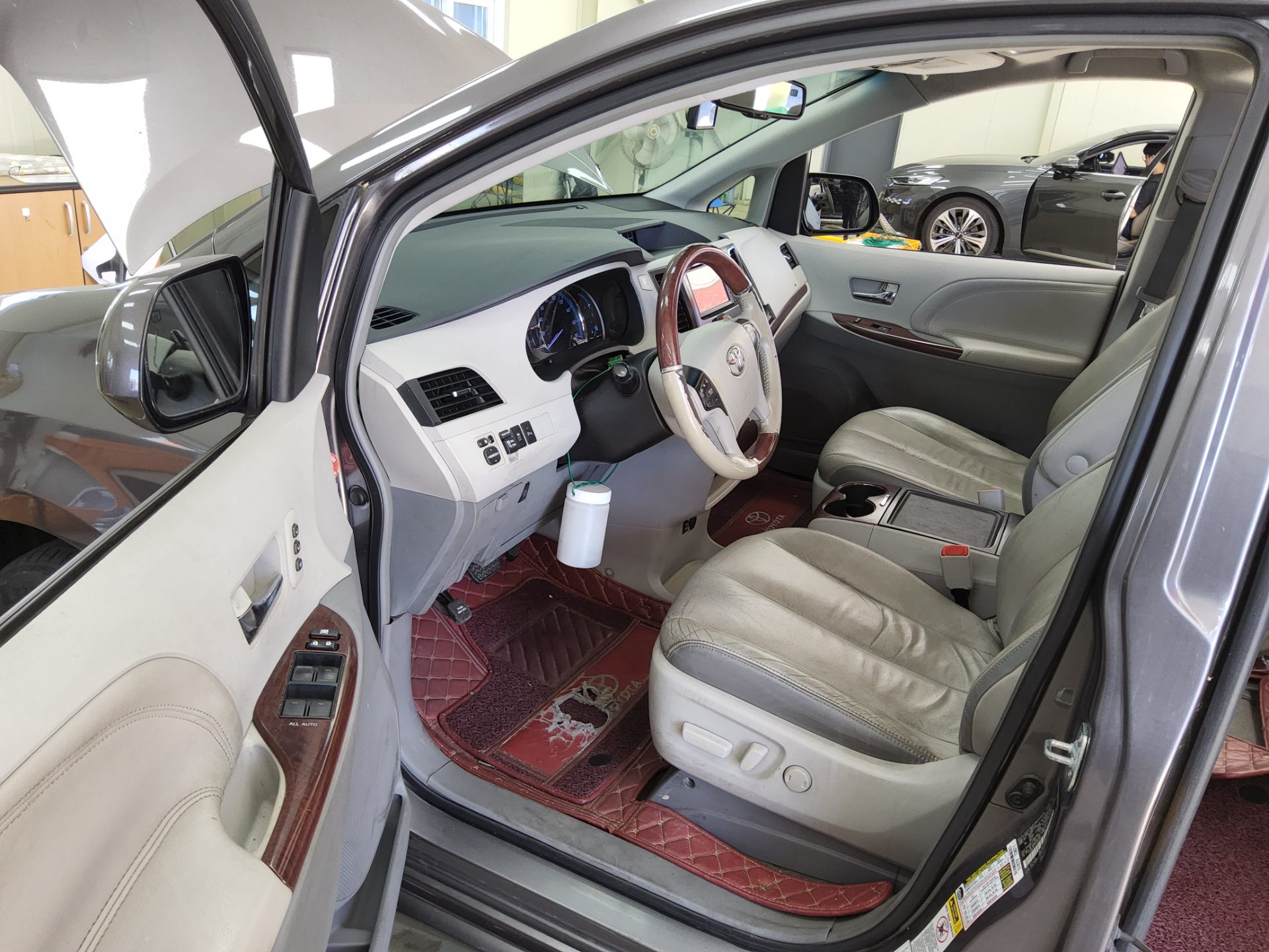 TOYOTA SIENNA (3RD GEN) 3.5 AWD 2014 - zdjęcie 10