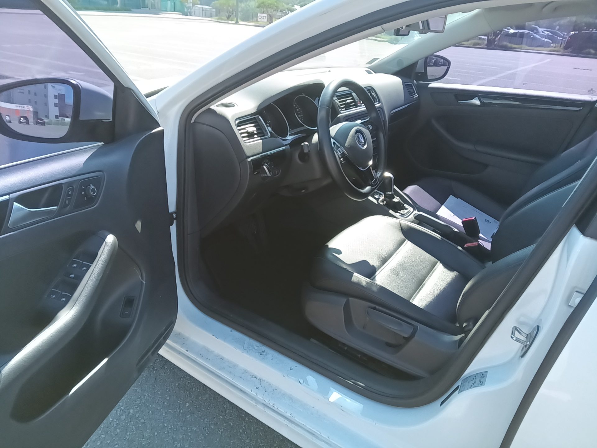 VOLKSWAGEN JETTA (6TH GEN) 2.0 TDI BLUEMOTION PREMIUM 2015 - zdjęcie 10