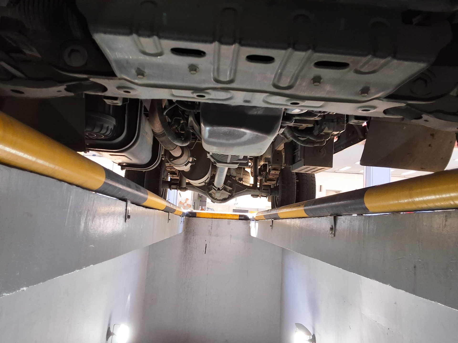 KIA BONGO III CARGO CRDi KING CAB LONG WHEELBASE 2008 - zdjęcie 9