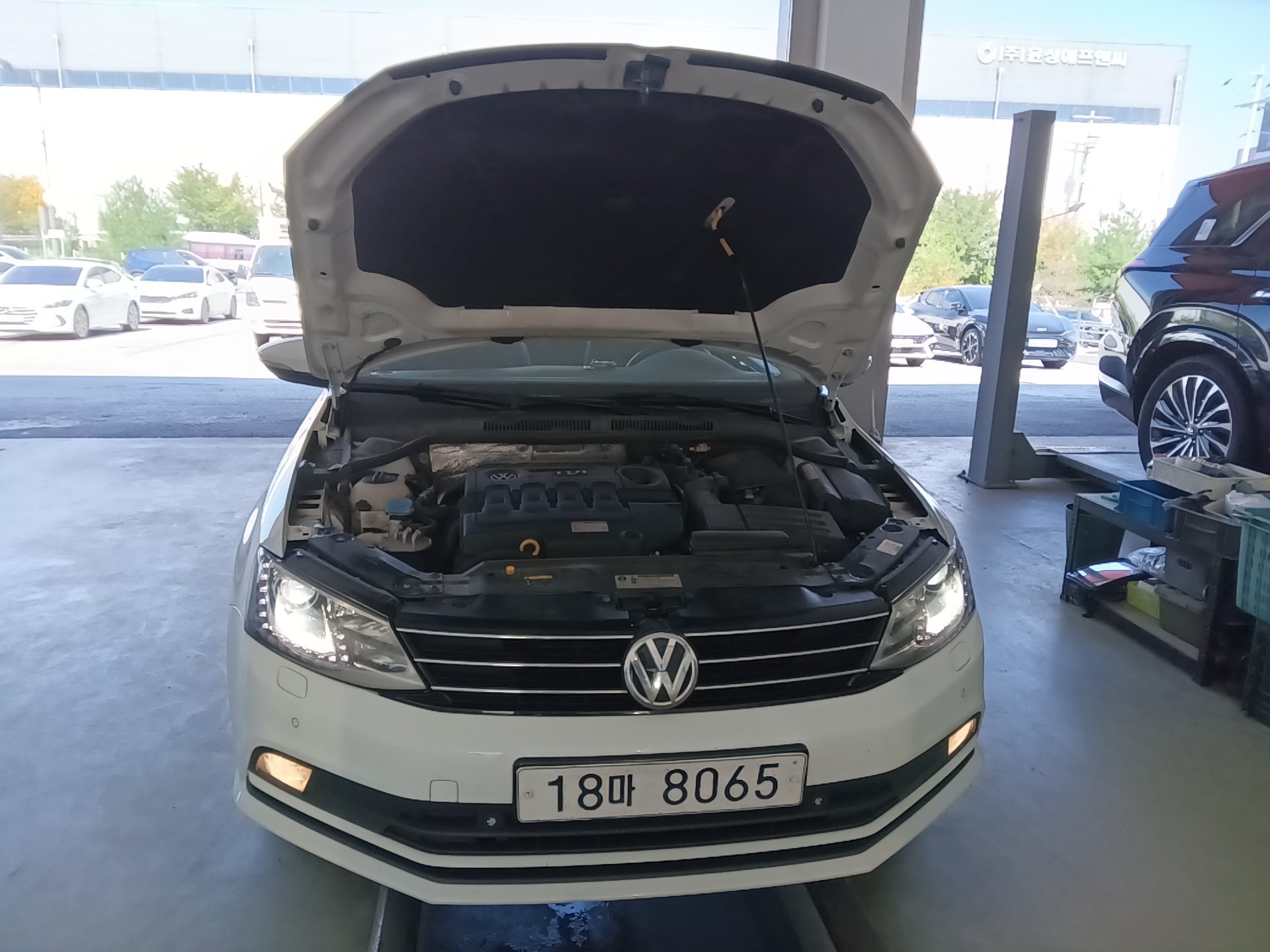 VOLKSWAGEN JETTA (6TH GEN) 2.0 TDI BLUEMOTION PREMIUM 2015 - zdjęcie 21