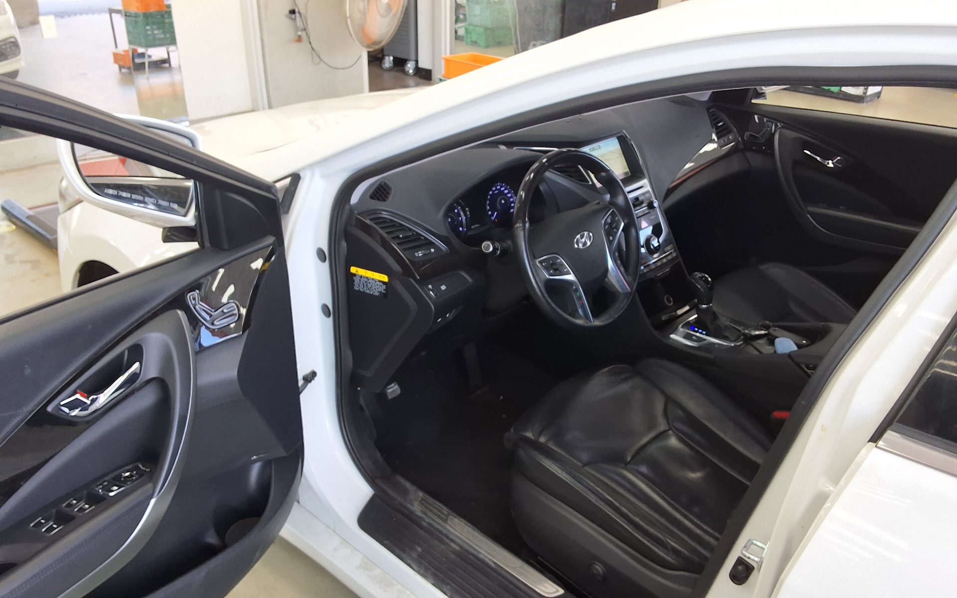 HYUNDAI GRANDEUR HG HG 300 PREMIUM 2016 - zdjęcie 10