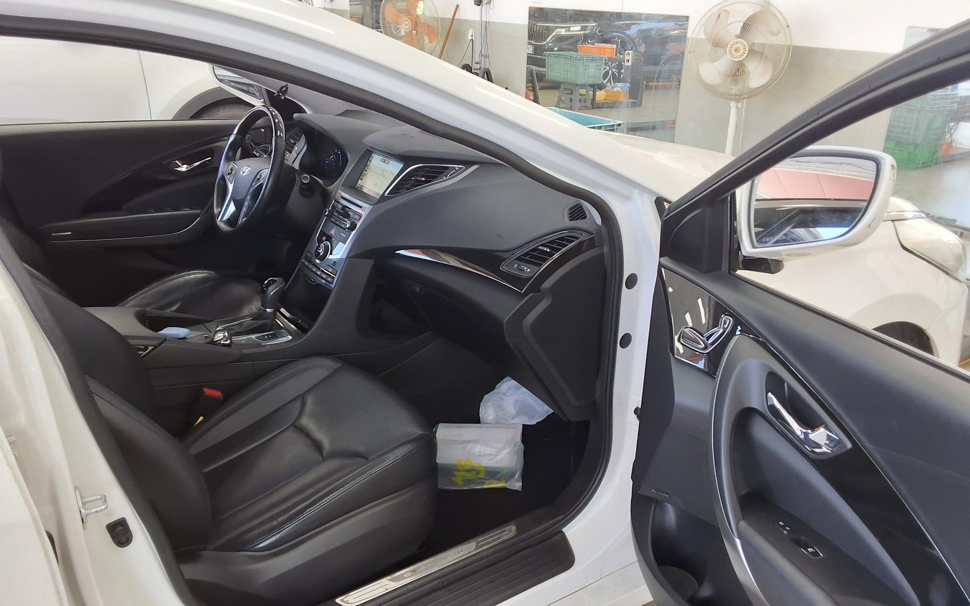 HYUNDAI GRANDEUR HG HG 300 PREMIUM 2016 - zdjęcie 14