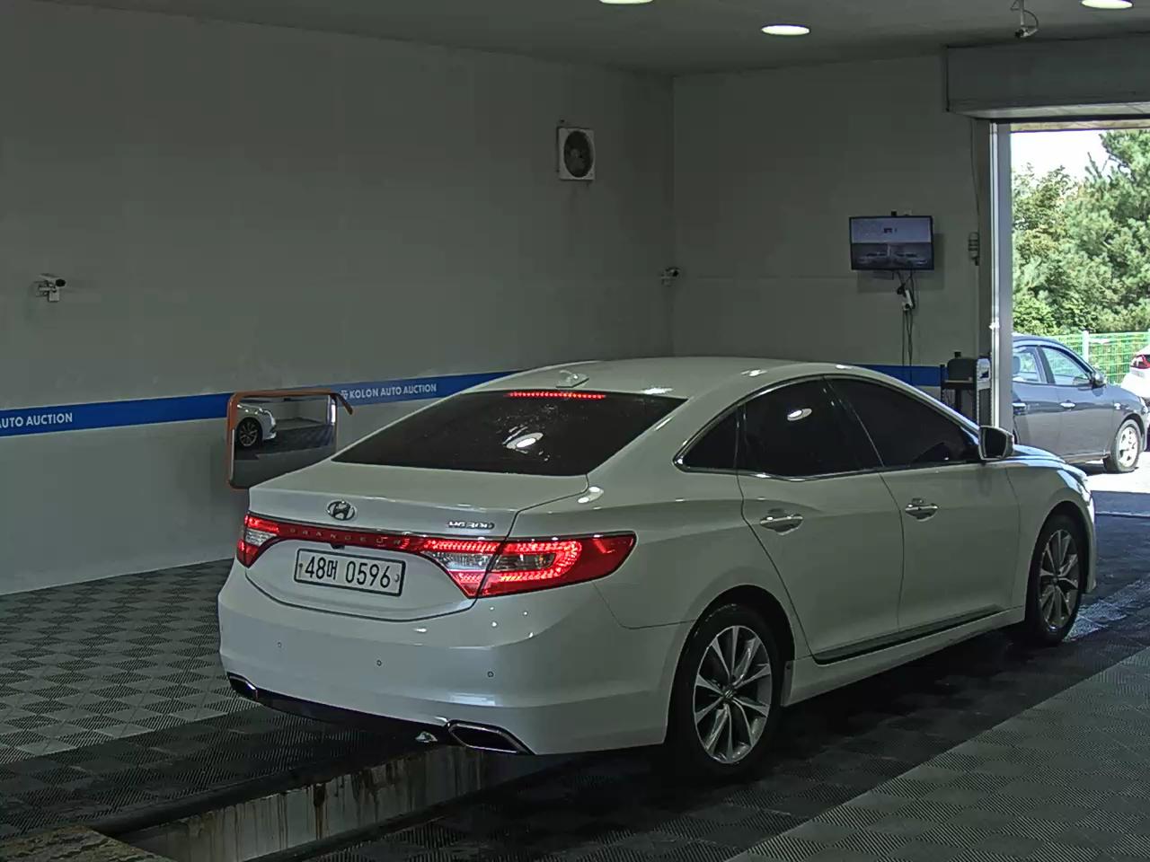 HYUNDAI GRANDEUR HG HG 300 PREMIUM 2016 - zdjęcie 5