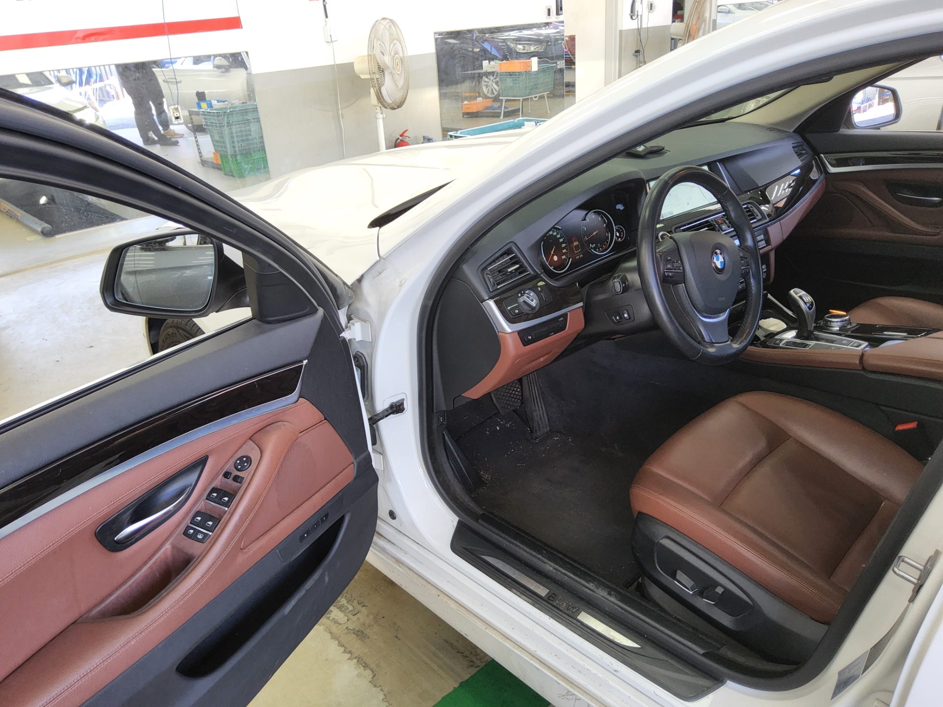 BMW 5 SERIES (6TH GEN) 528i 2014 - zdjęcie 10