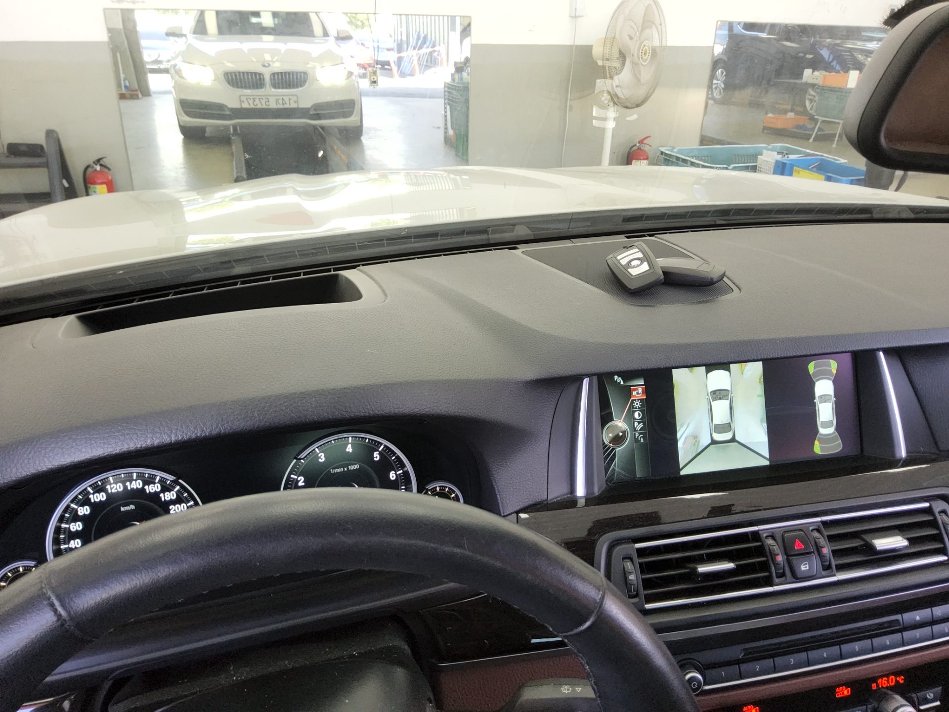 BMW 5 SERIES (6TH GEN) 528i 2014 - zdjęcie 21