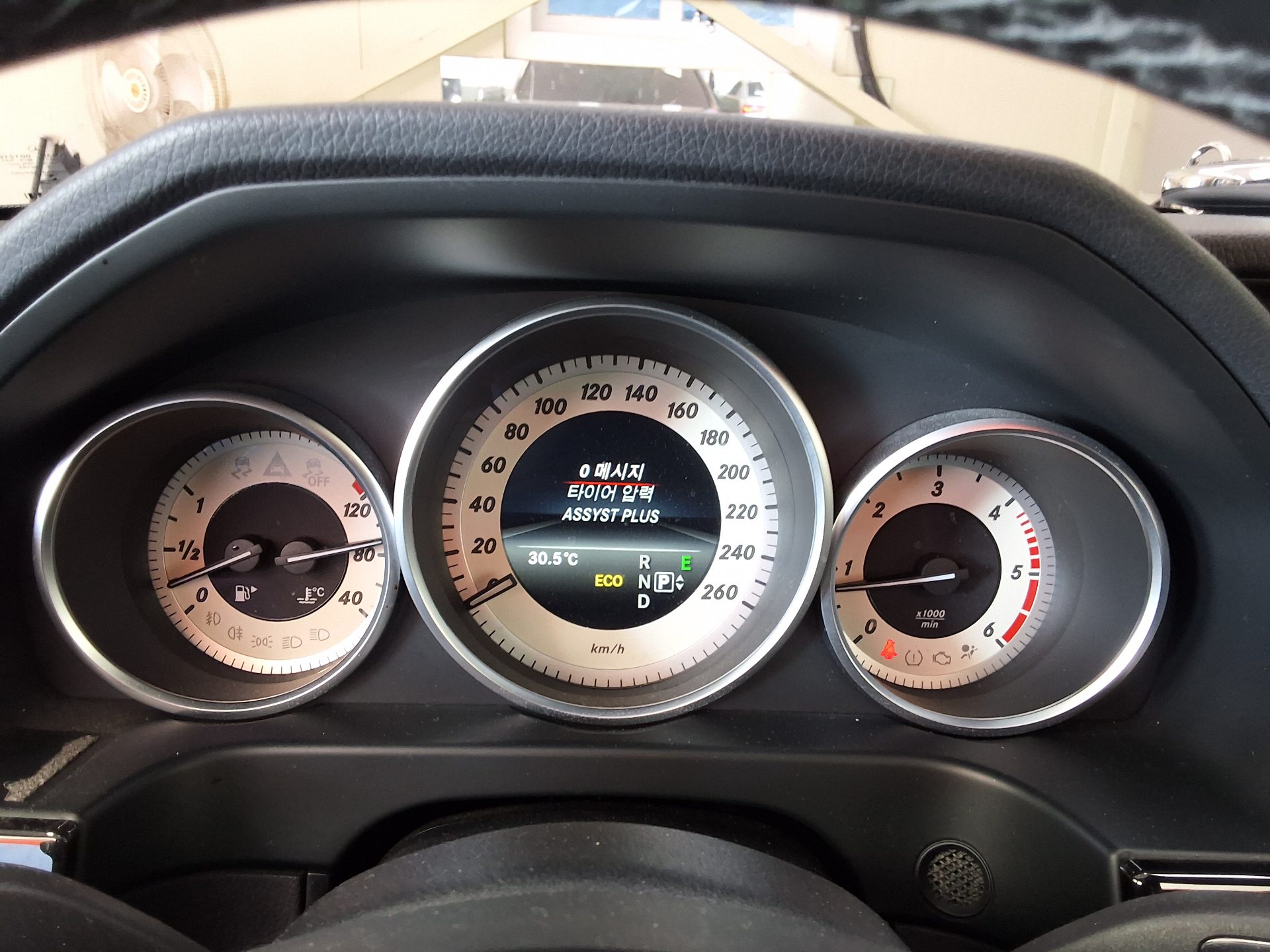 MERCEDES-BENZ E-CLASS (4TH GEN) E250 CDI BLUETEC 4MATIC AVANTGARDE 2016 - zdjęcie 26