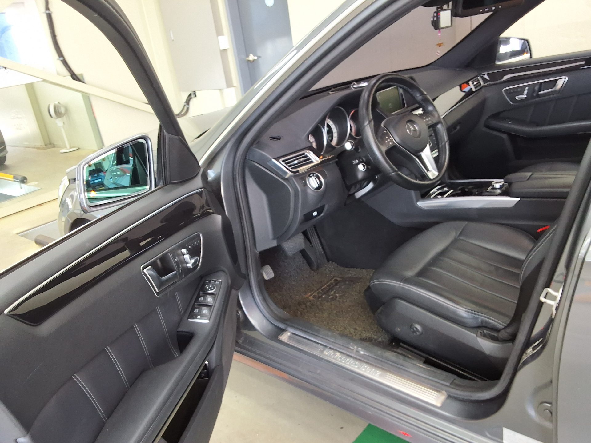 MERCEDES-BENZ E-CLASS (4TH GEN) E250 CDI BLUETEC 4MATIC AVANTGARDE 2016 - zdjęcie 11