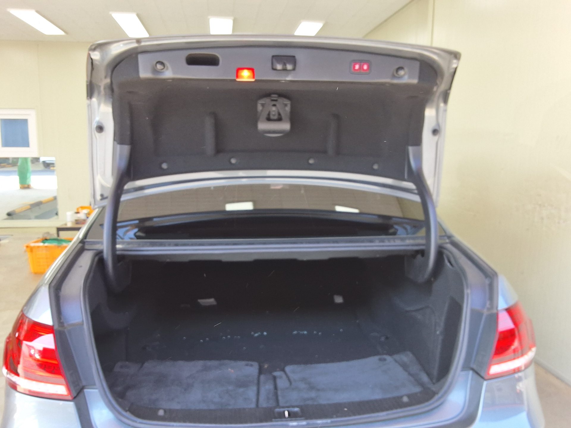 MERCEDES-BENZ E-CLASS (4TH GEN) E250 CDI BLUETEC 4MATIC AVANTGARDE 2016 - zdjęcie 16