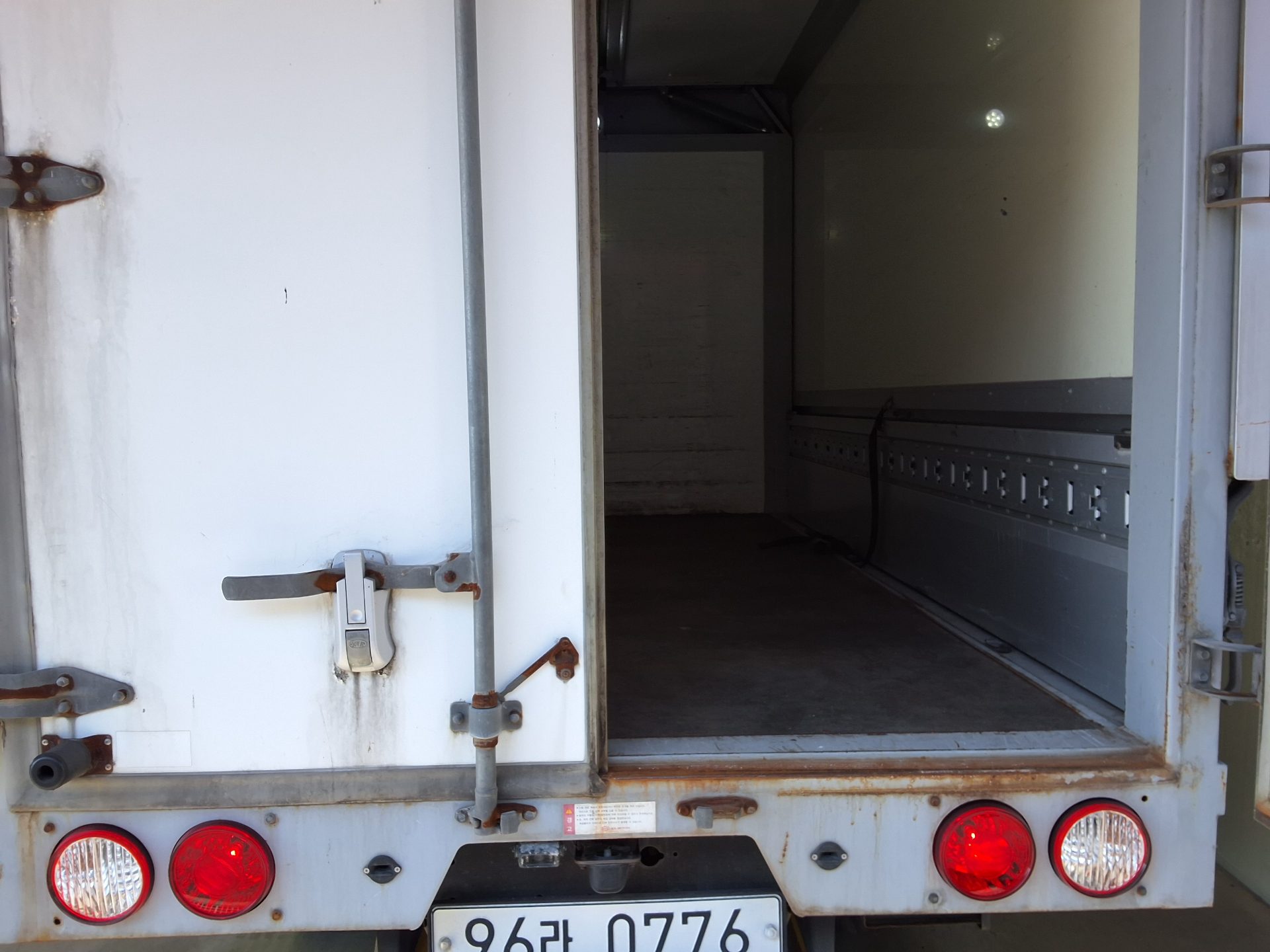 KIA BONGO III CARGO WING BODY 1.2 TON 2018 - zdjęcie 13