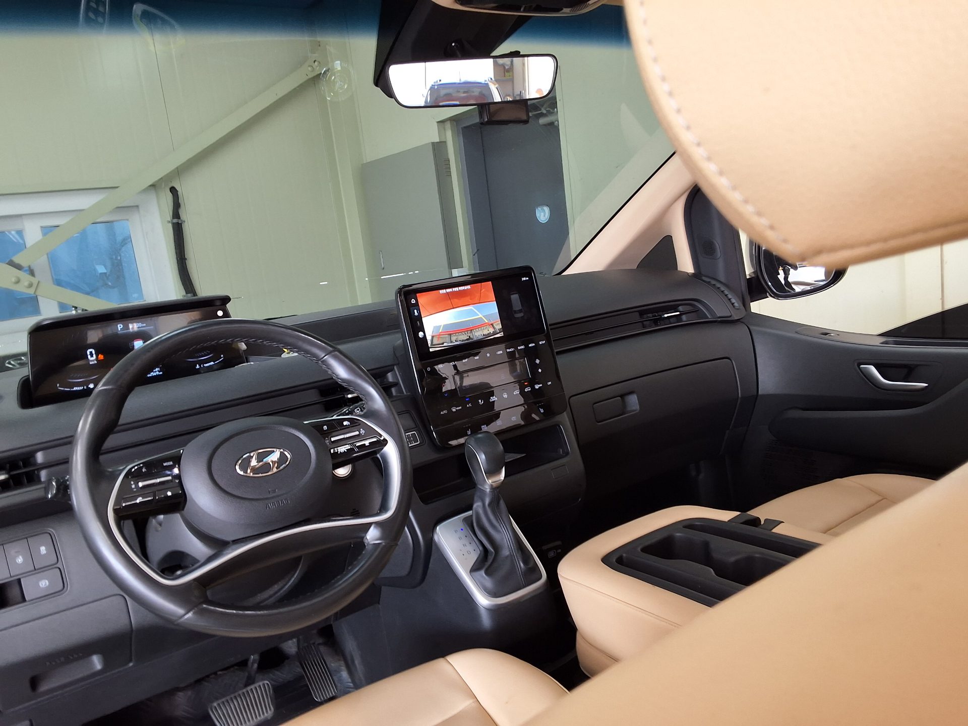 HYUNDAI STARIA 2.2 DIESEL TOURER 9-SEATER 2WD MODERN 2022 - zdjęcie 12