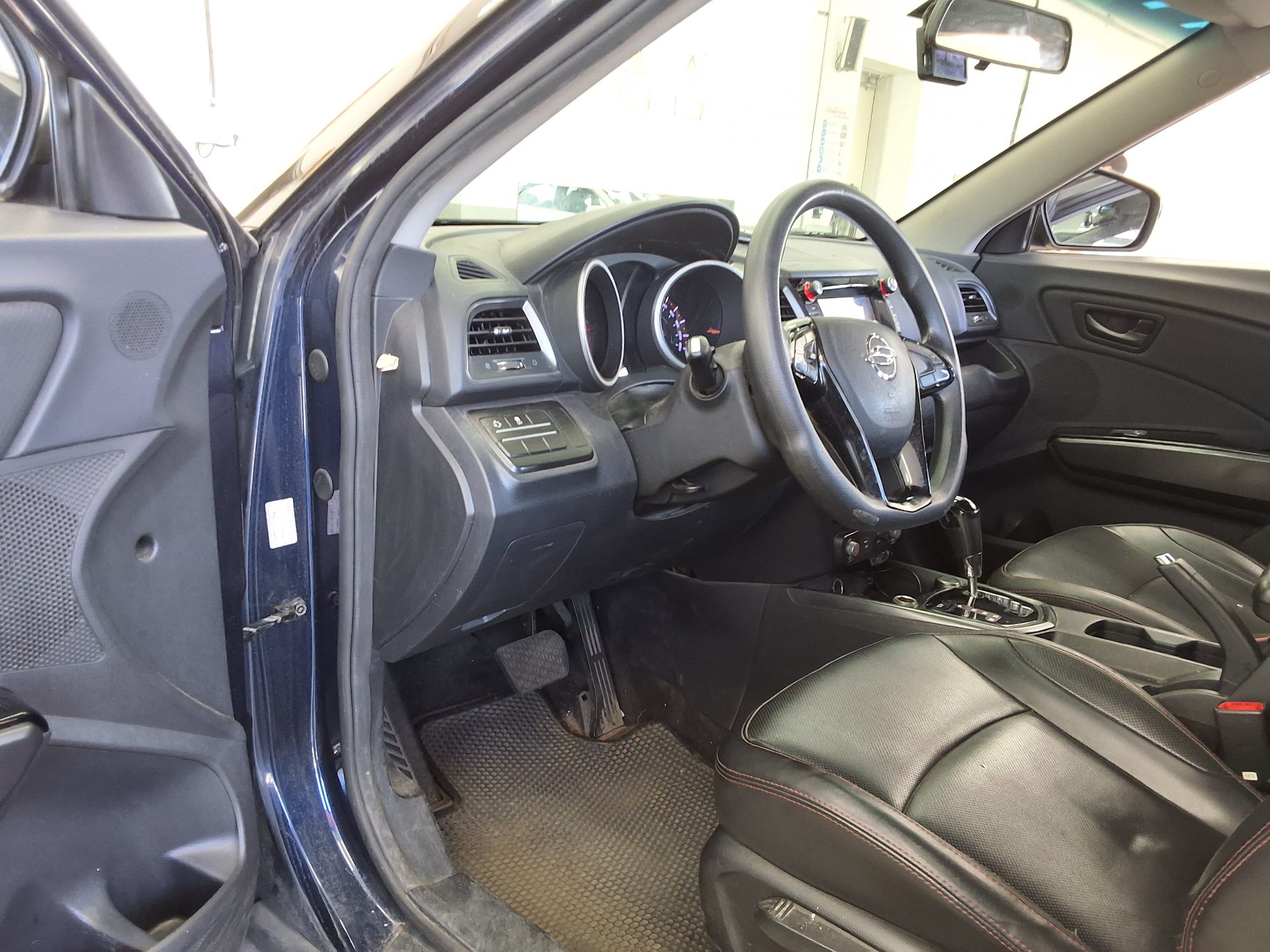 KG MOBILITY (SSANGYONG) TIVOLI AIR DIESEL 2WD AX 2018 - zdjęcie 10