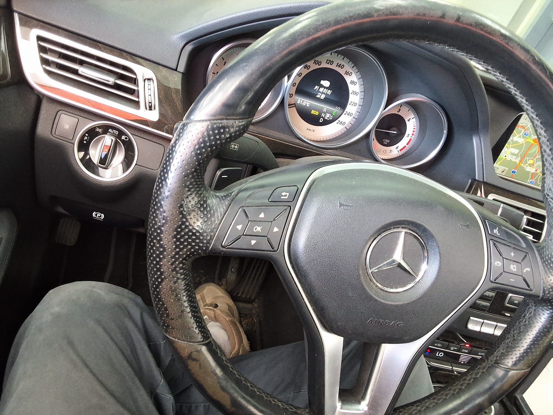 MERCEDES-BENZ E-CLASS (4TH GEN) E250 CDI 4MATIC 2014 - zdjęcie 24