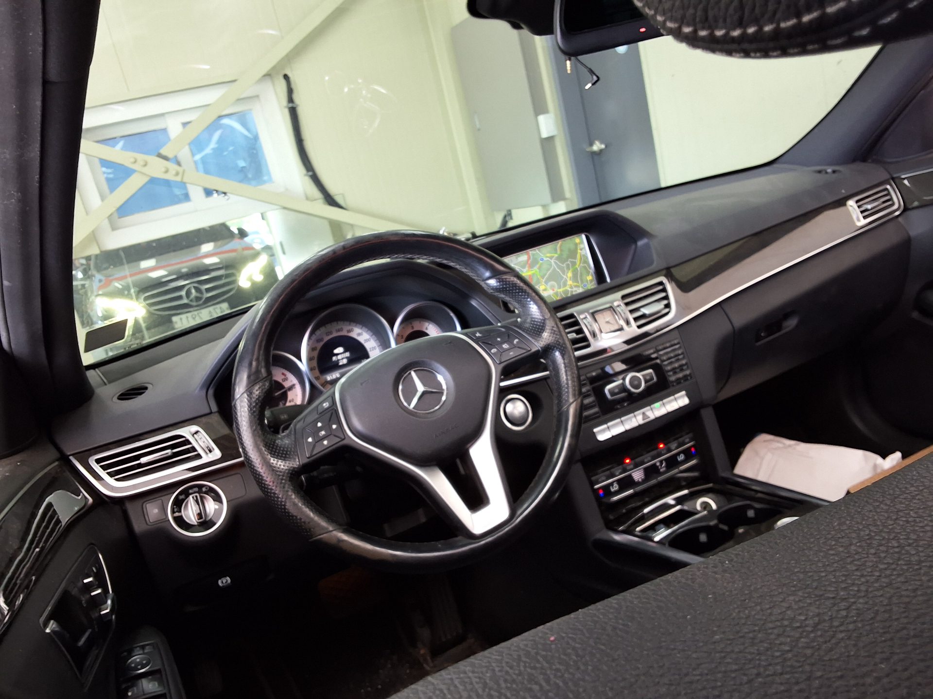 MERCEDES-BENZ E-CLASS (4TH GEN) E250 CDI 4MATIC 2014 - zdjęcie 12