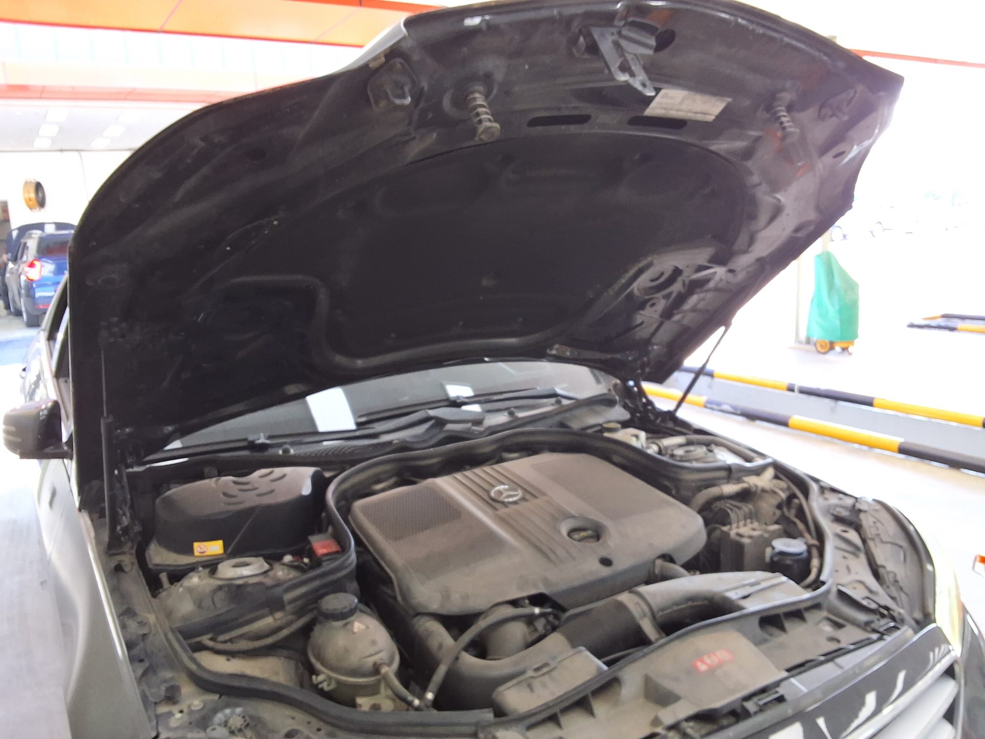 MERCEDES-BENZ E-CLASS (4TH GEN) E250 CDI 4MATIC 2014 - zdjęcie 18