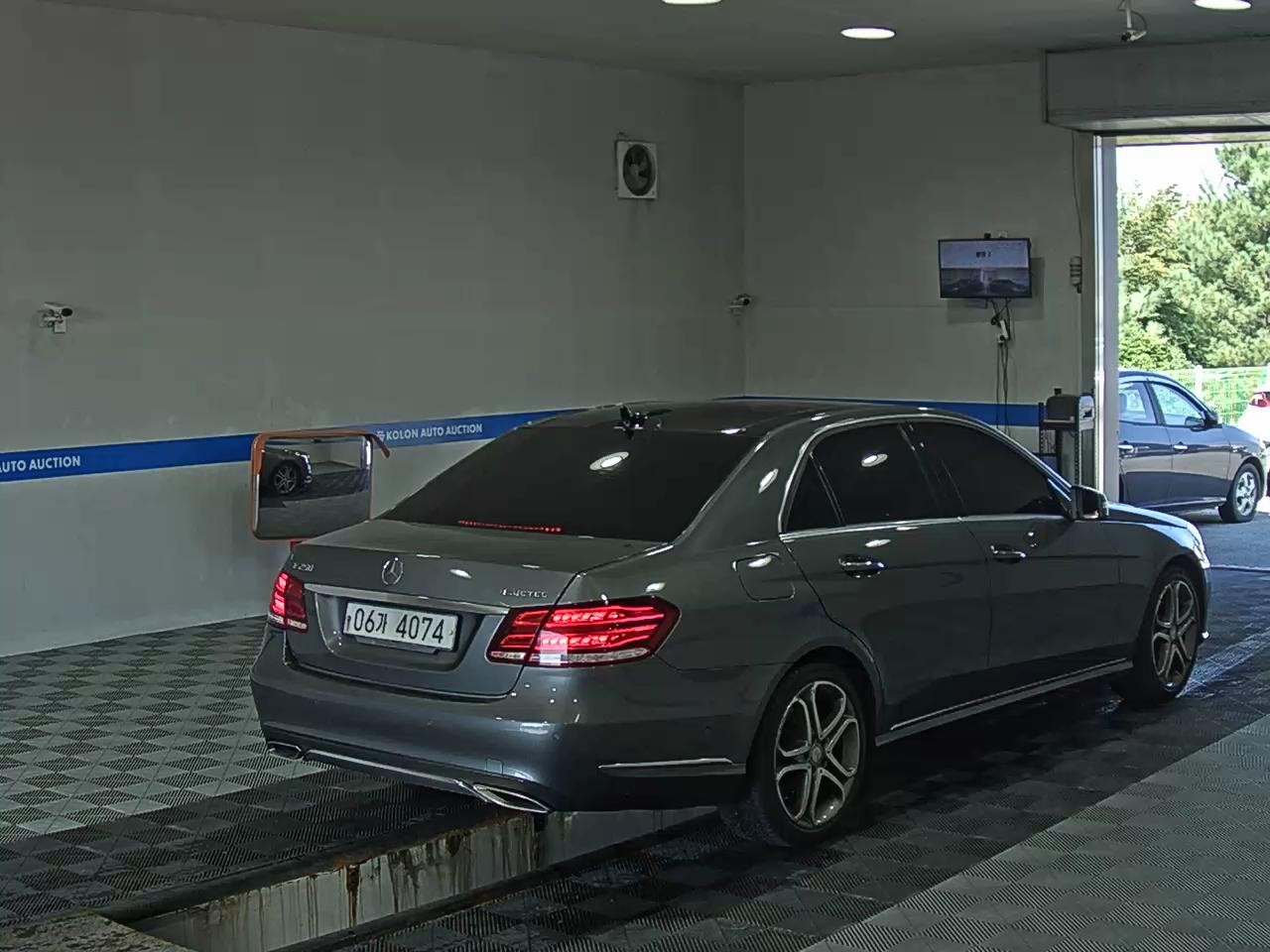 MERCEDES-BENZ E-CLASS (4TH GEN) E250 CDI BLUETEC 4MATIC AVANTGARDE 2016 - zdjęcie 5