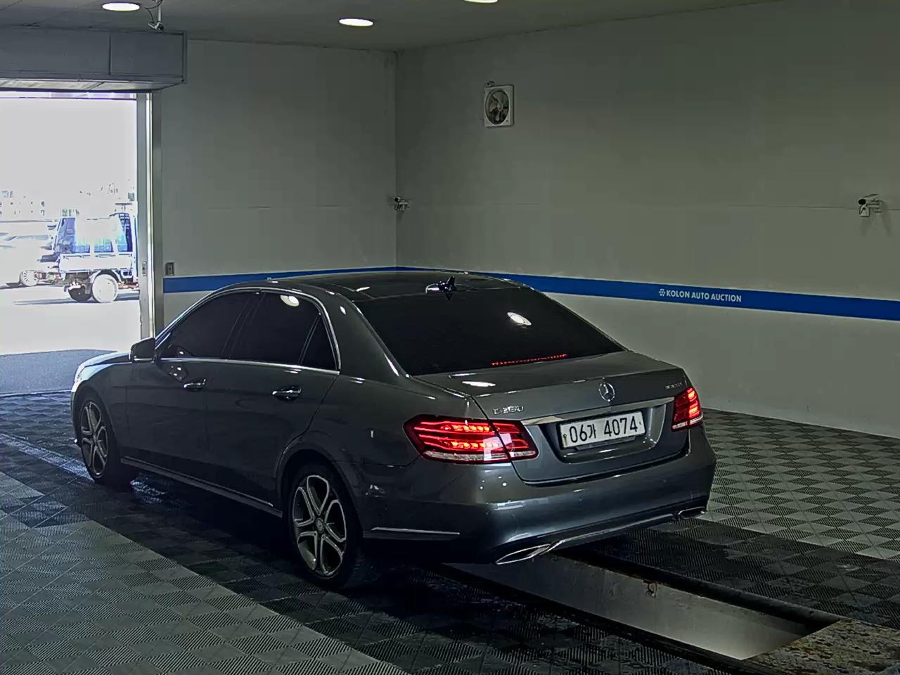MERCEDES-BENZ E-CLASS (4TH GEN) E250 CDI BLUETEC 4MATIC AVANTGARDE 2016 - zdjęcie 6