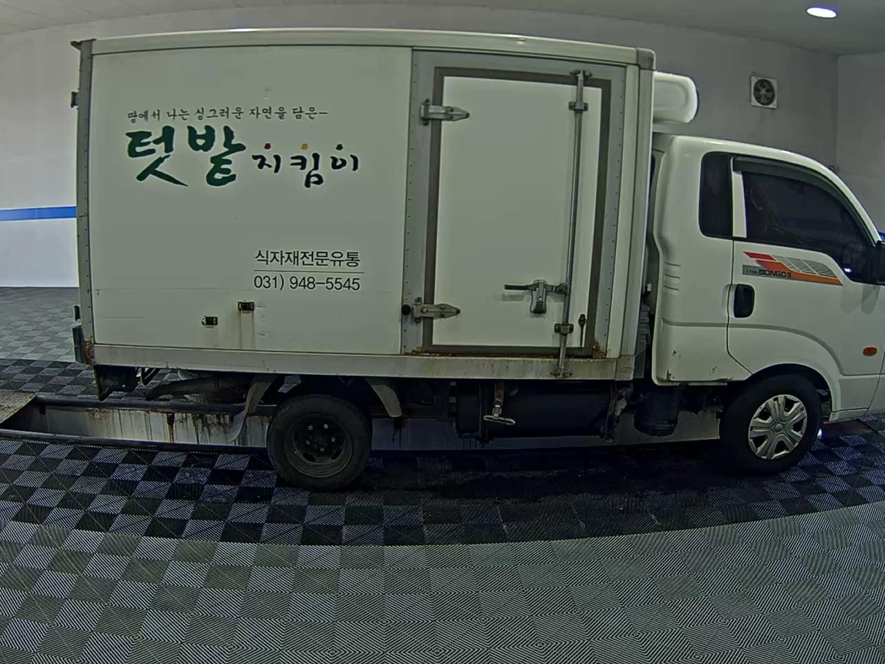 KIA BONGO III CARGO FREEZER BOX TRUCK 1 TON KING CAB 2017 - zdjęcie 4