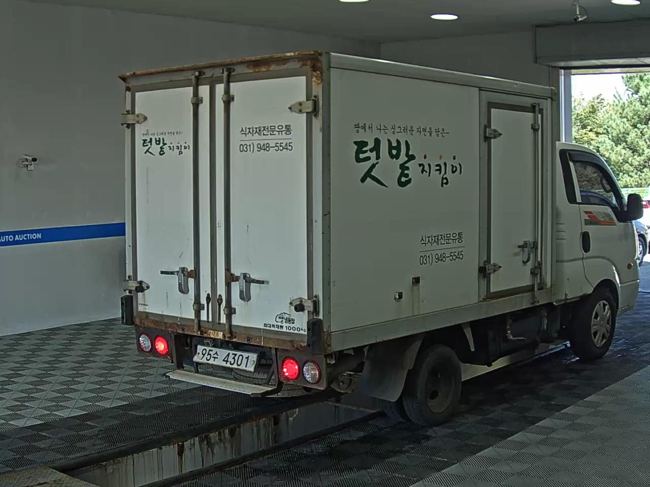 KIA BONGO III CARGO FREEZER BOX TRUCK 1 TON KING CAB 2017 - zdjęcie 5