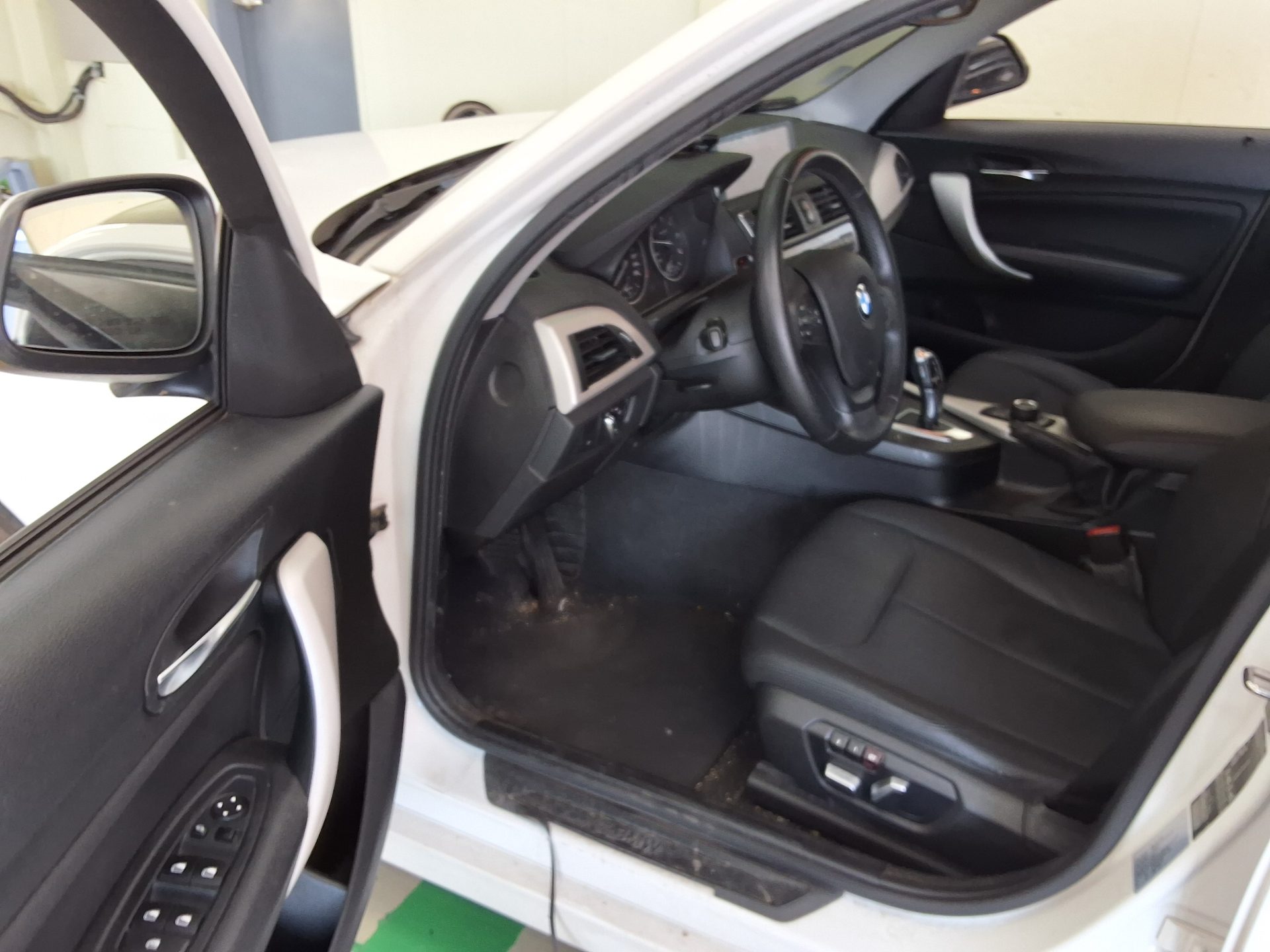 BMW 1 SERIES (2ND GEN) 5-DOOR 118d JOY 2017 - zdjęcie 11