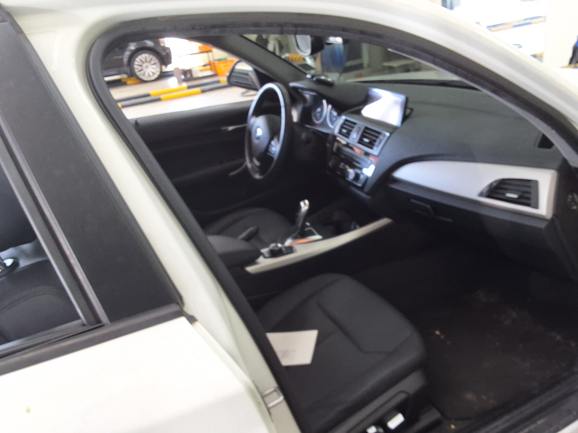 BMW 1 SERIES (2ND GEN) 5-DOOR 118d JOY 2017 - zdjęcie 15