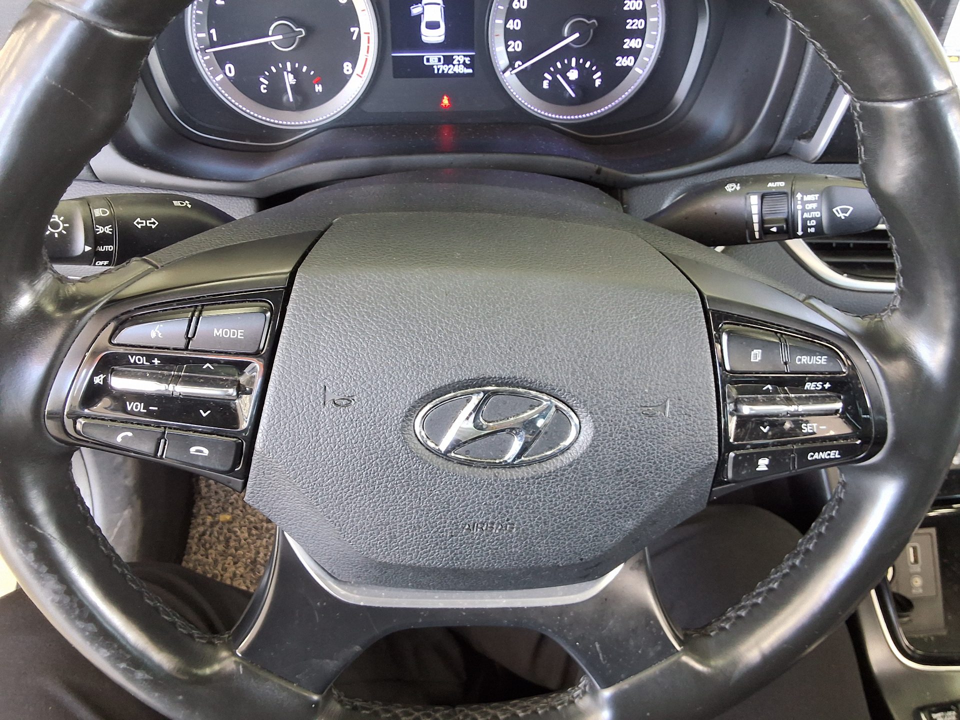 HYUNDAI GRANDEUR IG 2.4 GDi PREMIUM 2019 - zdjęcie 17