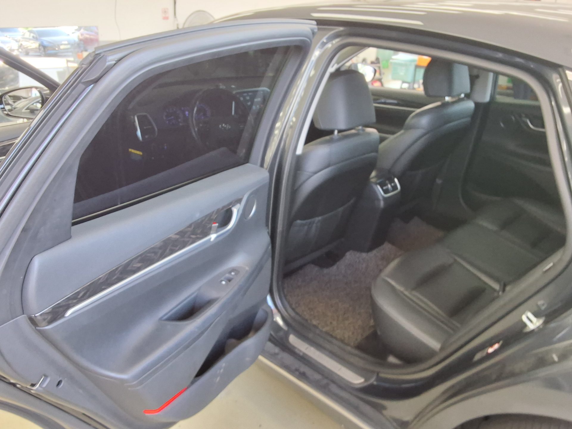 HYUNDAI GRANDEUR IG 2.4 GDi PREMIUM 2019 - zdjęcie 12