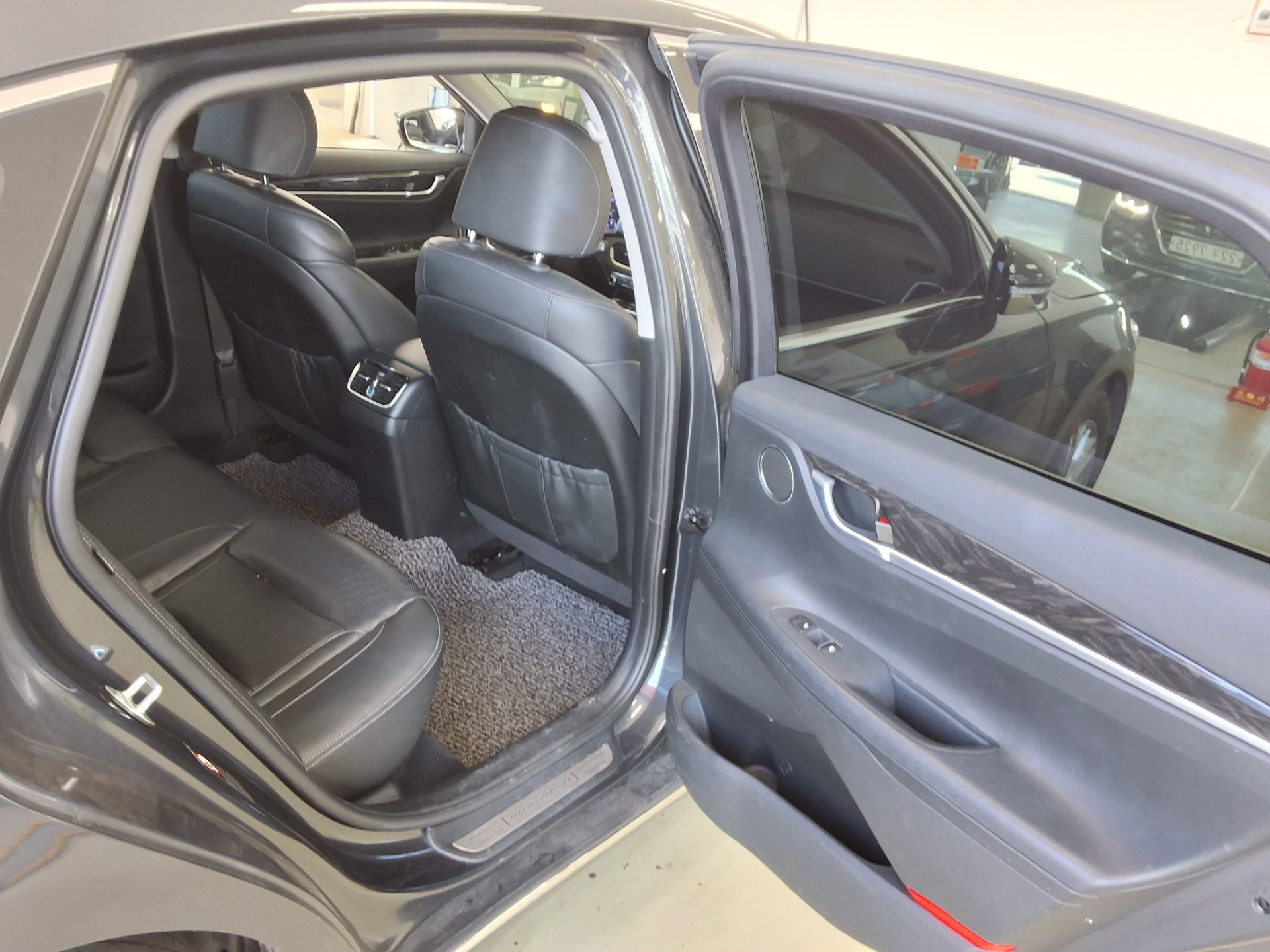 HYUNDAI GRANDEUR IG 2.4 GDi PREMIUM 2019 - zdjęcie 13