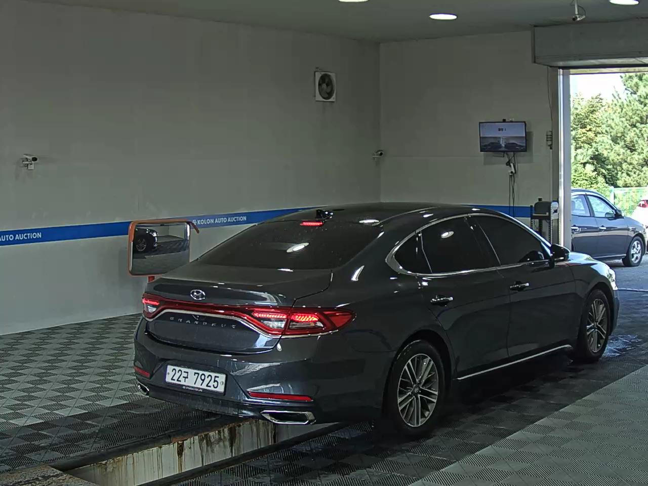 HYUNDAI GRANDEUR IG 2.4 GDi PREMIUM 2019 - zdjęcie 5
