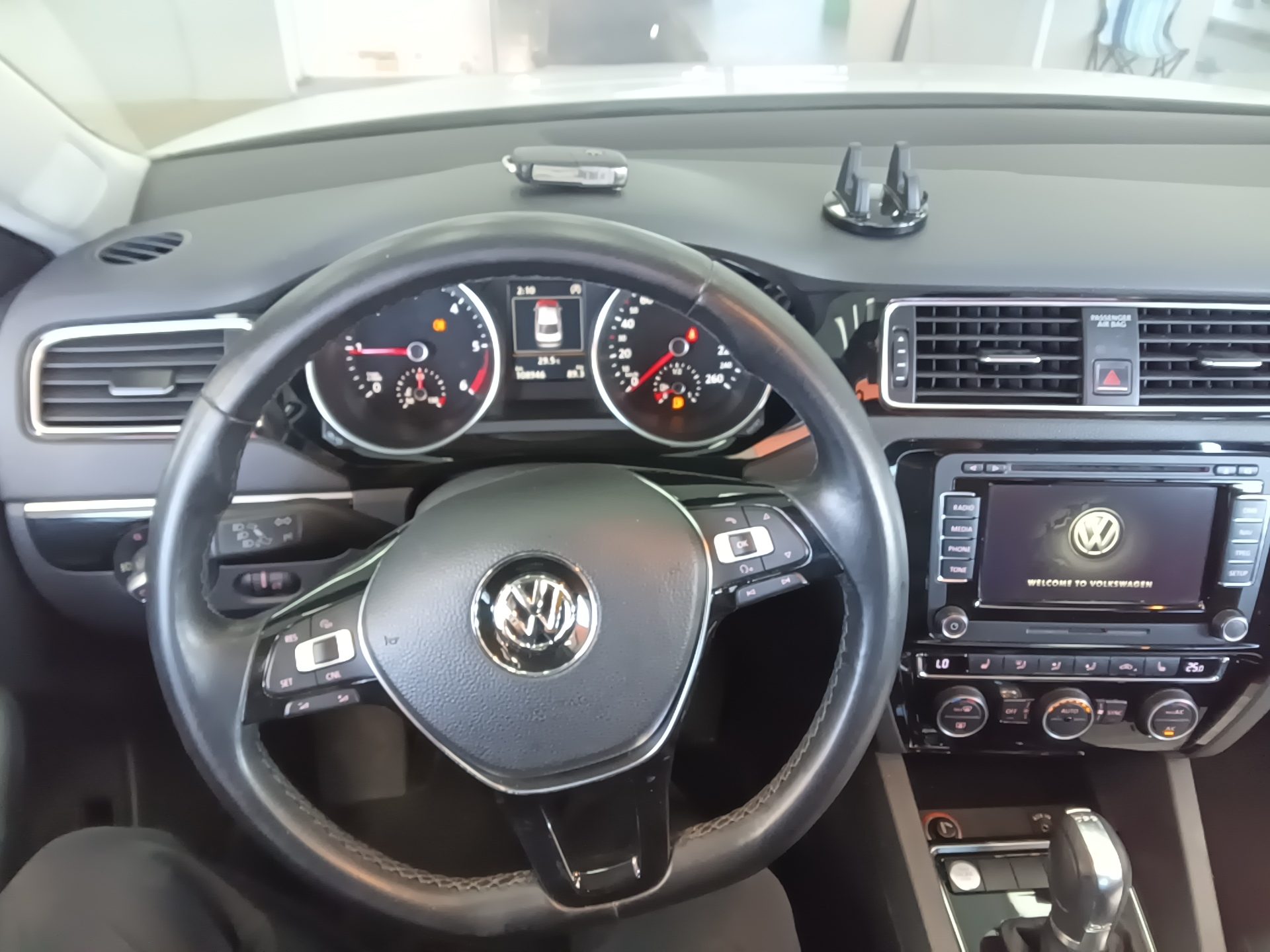 VOLKSWAGEN JETTA (6TH GEN) 2.0 TDI BLUEMOTION PREMIUM 2015 - zdjęcie 17